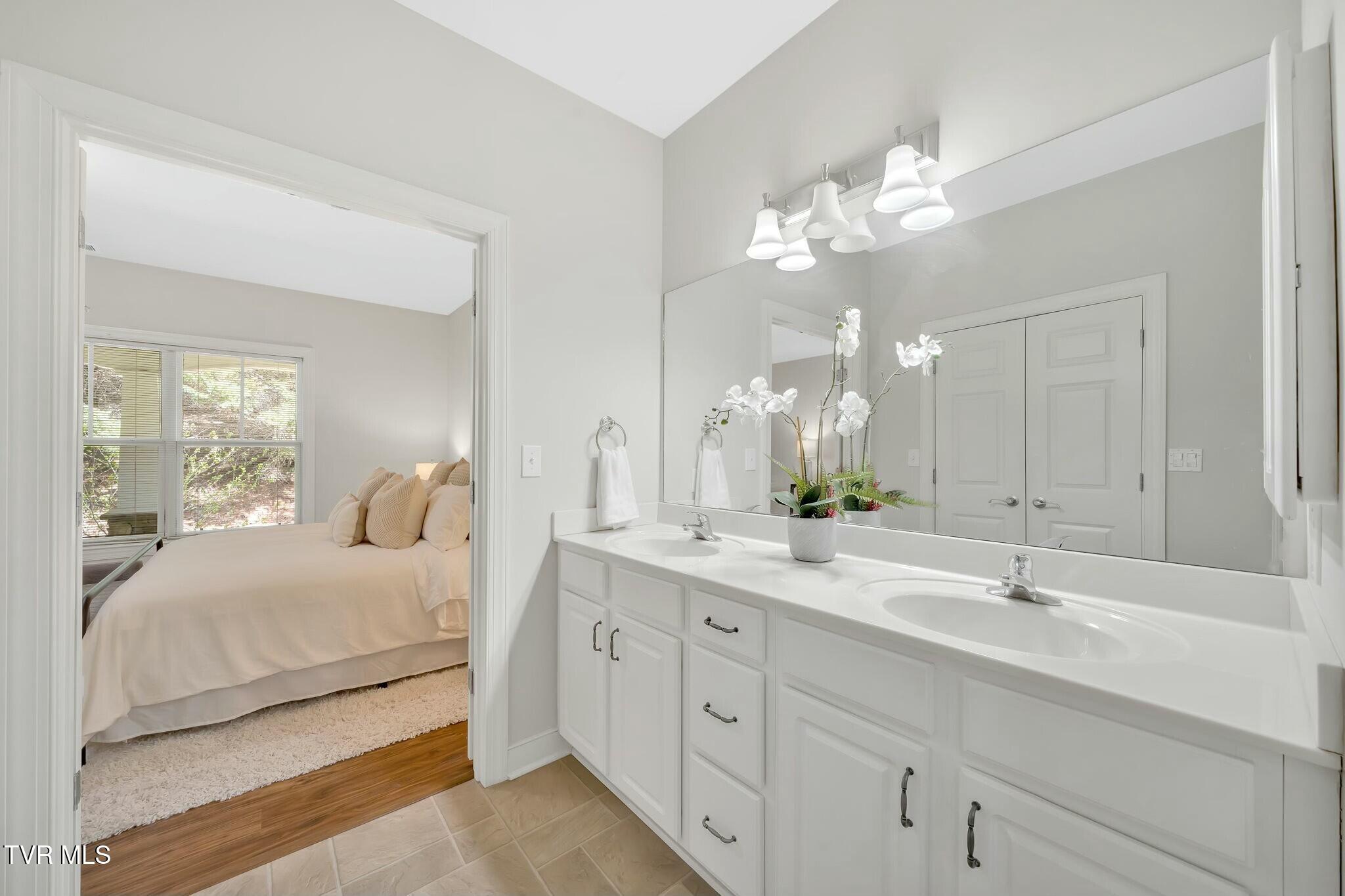 211 University Parkway, 12