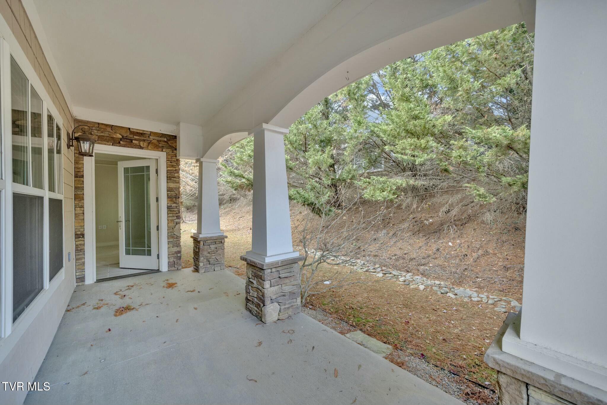 211 University Parkway, 12