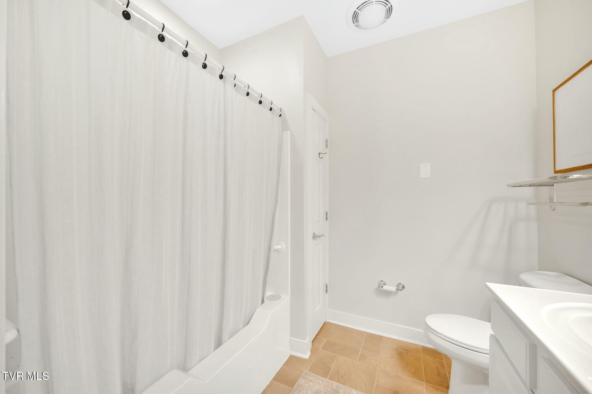 211 University Parkway, 12