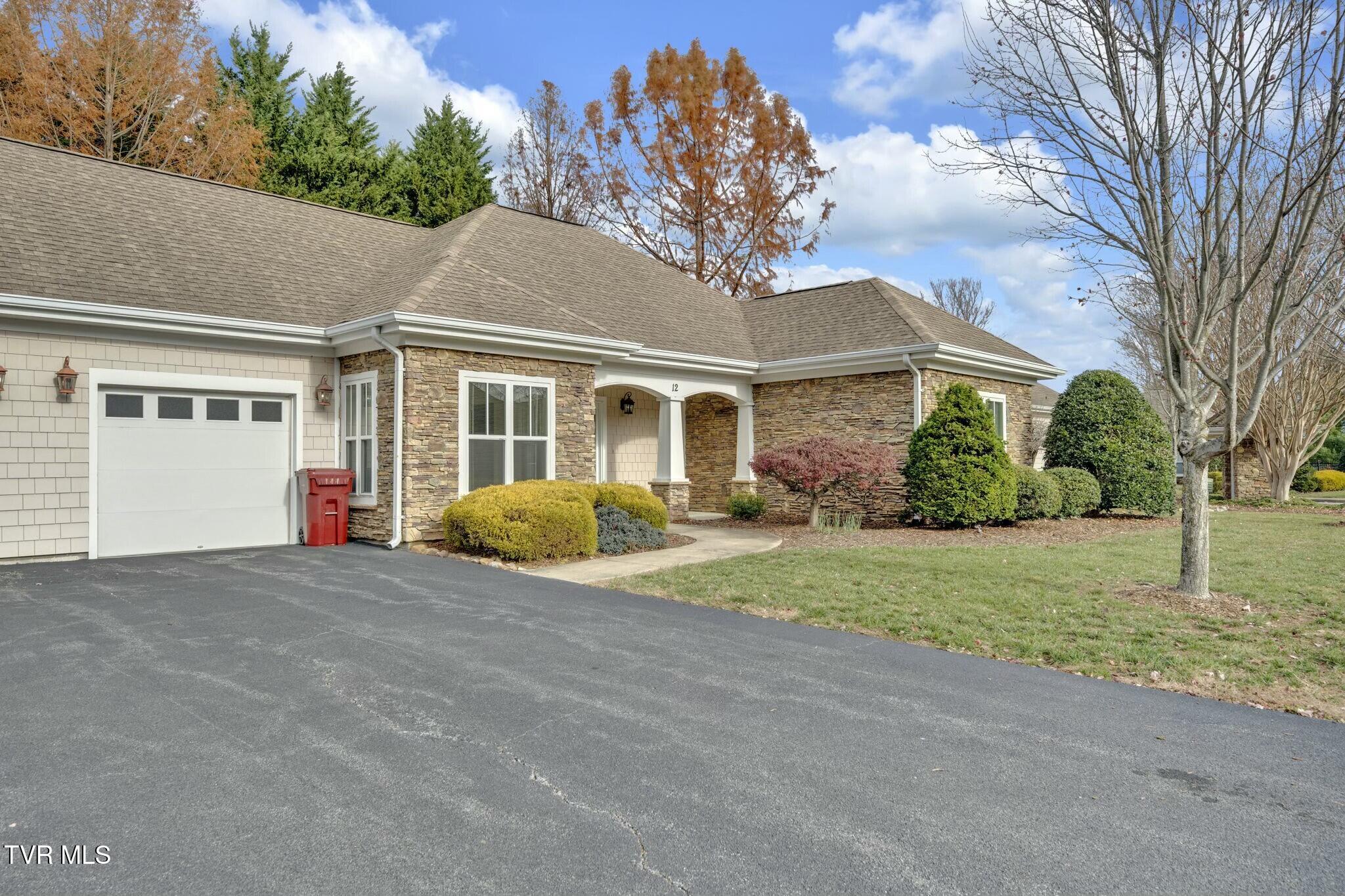 211 University Parkway, 12