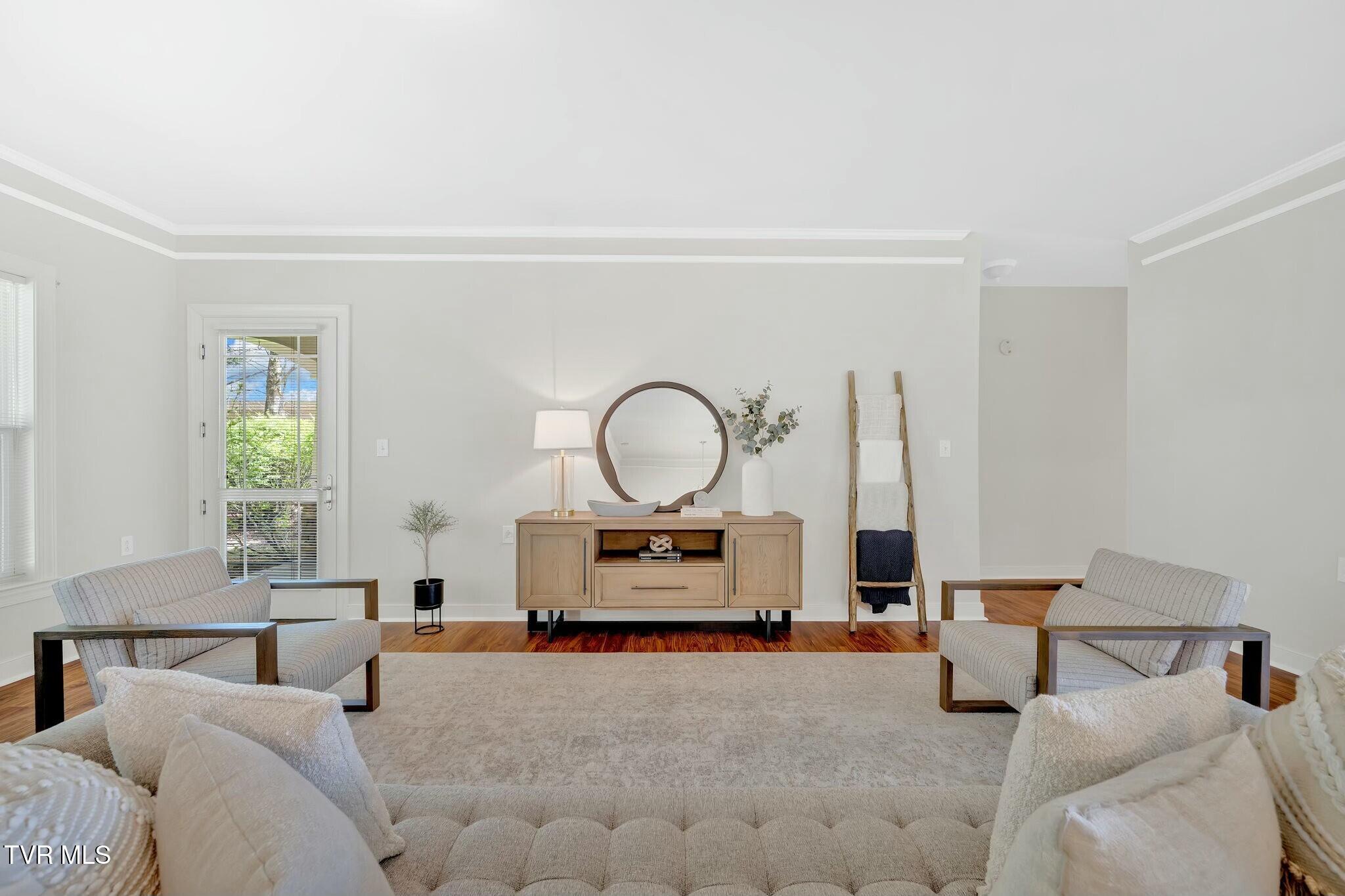 211 University Parkway, 12