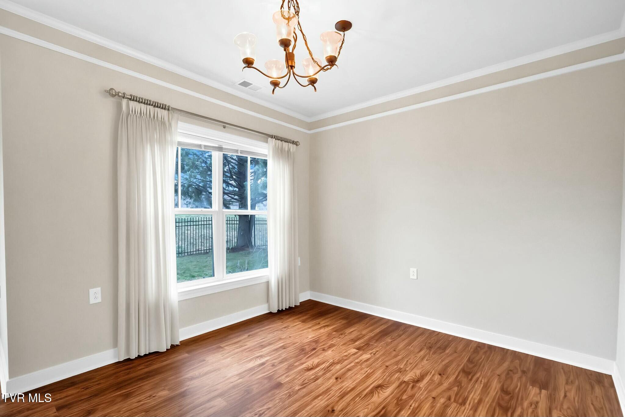 211 University Parkway, 9