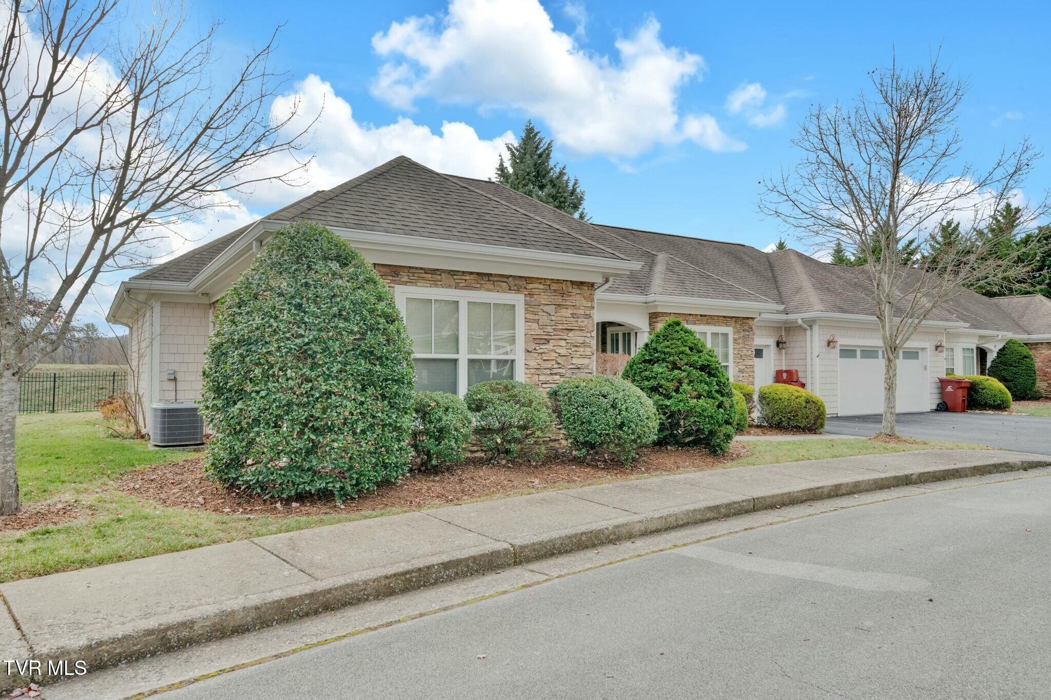 211 University Parkway, 9