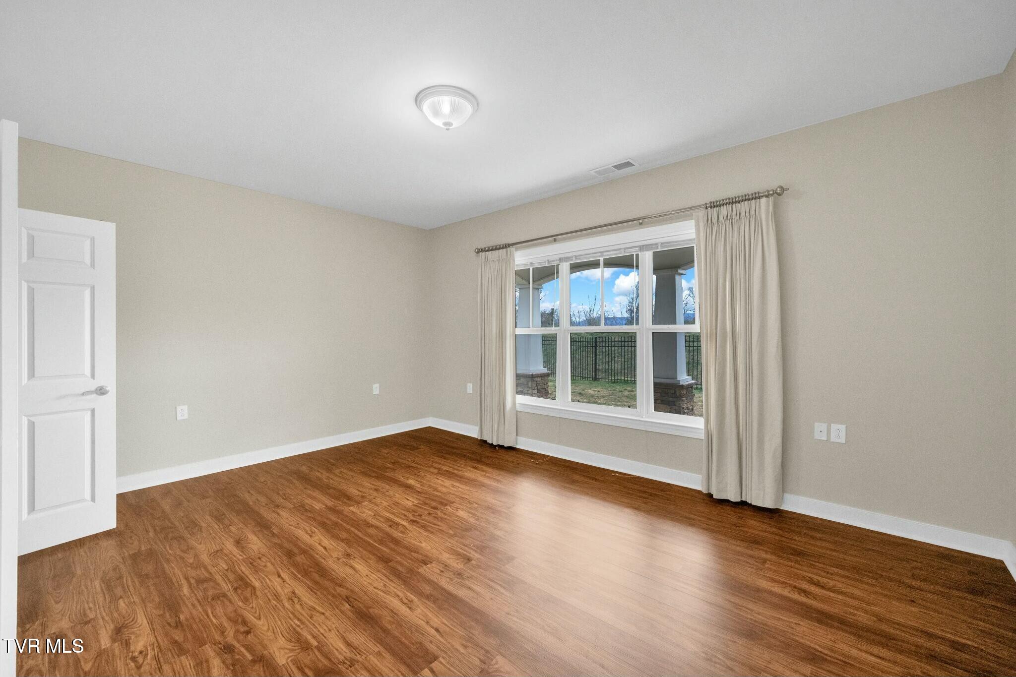 211 University Parkway, 9