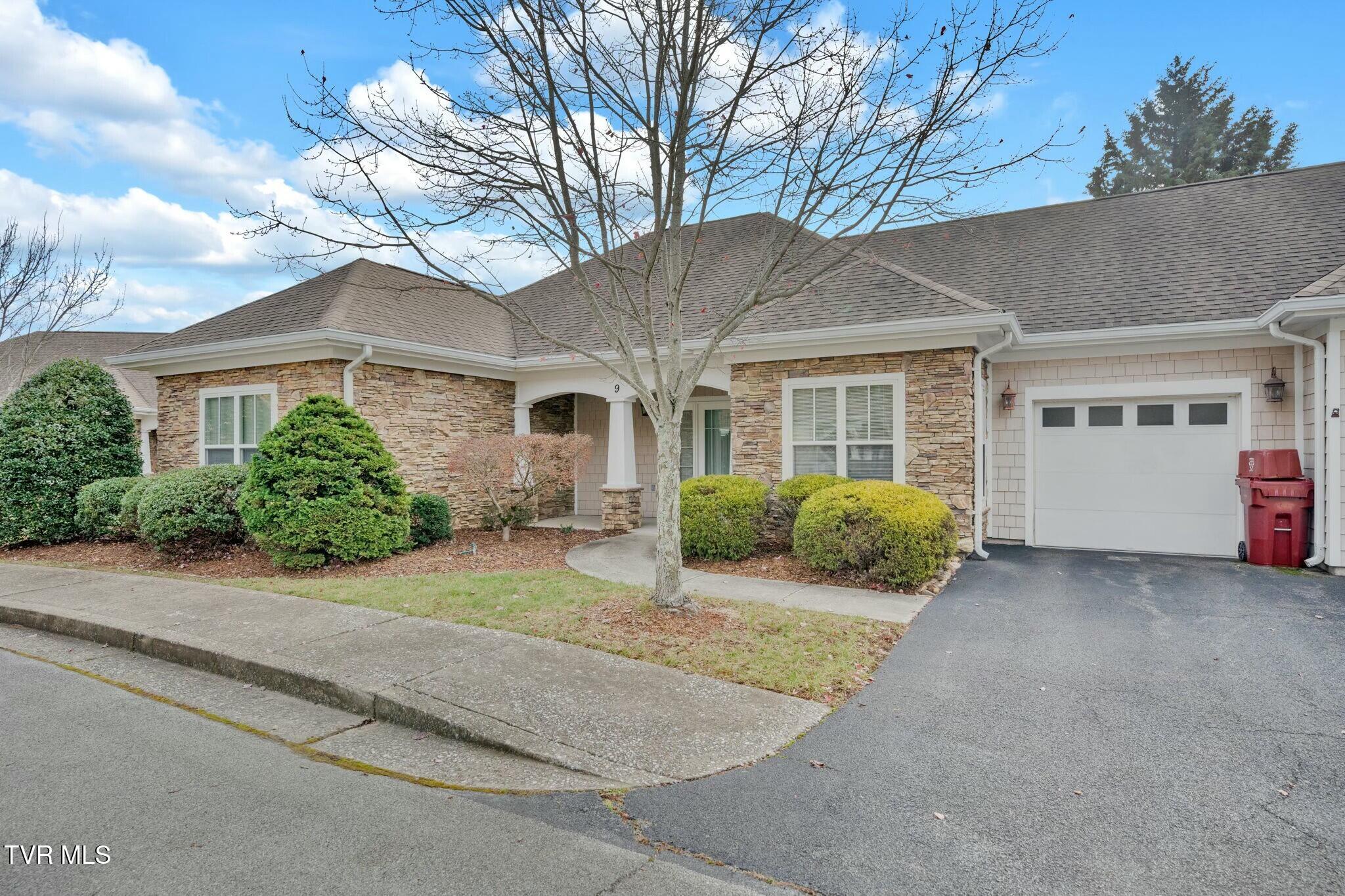 211 University Parkway, 9