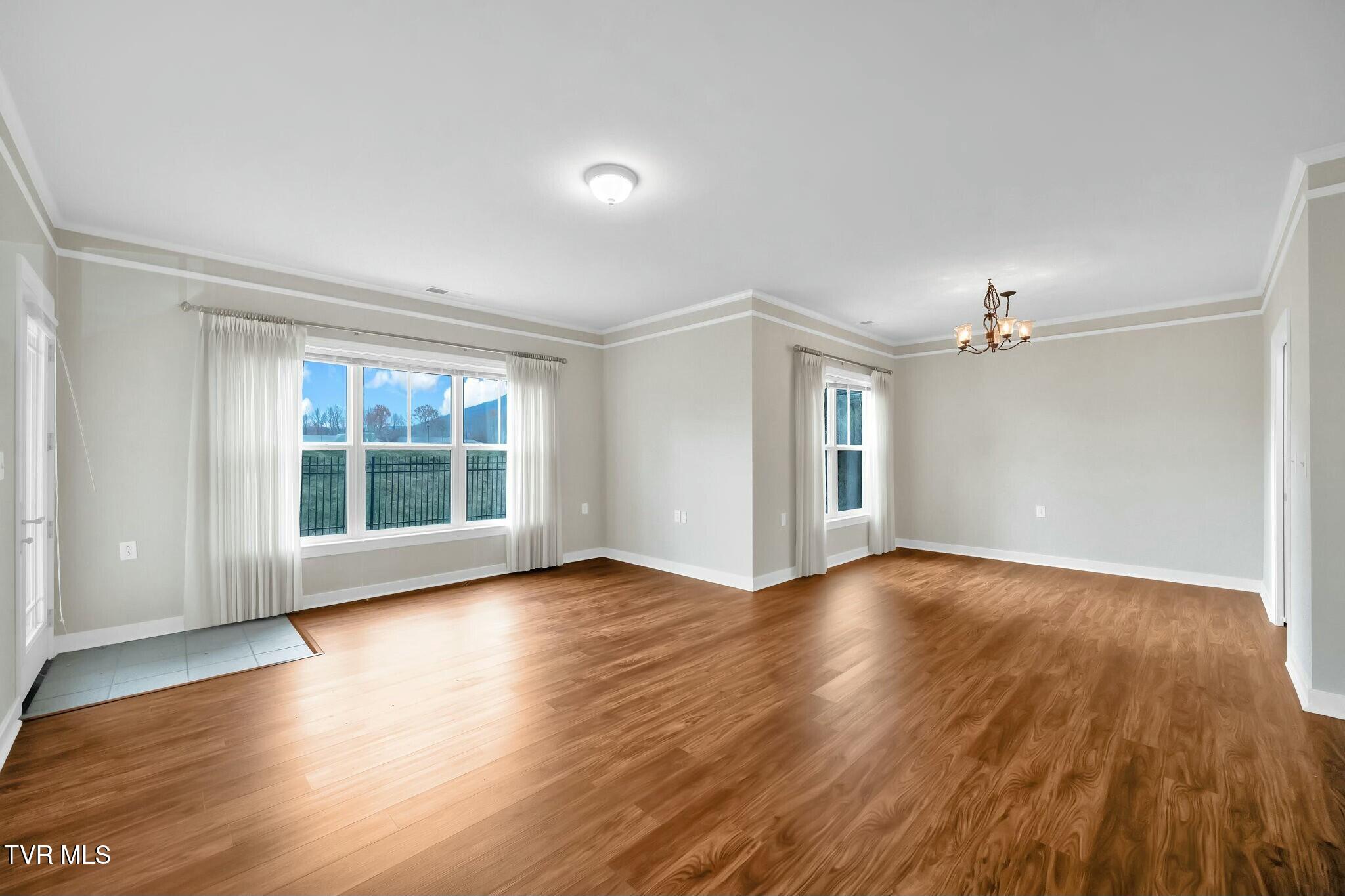 211 University Parkway, 9