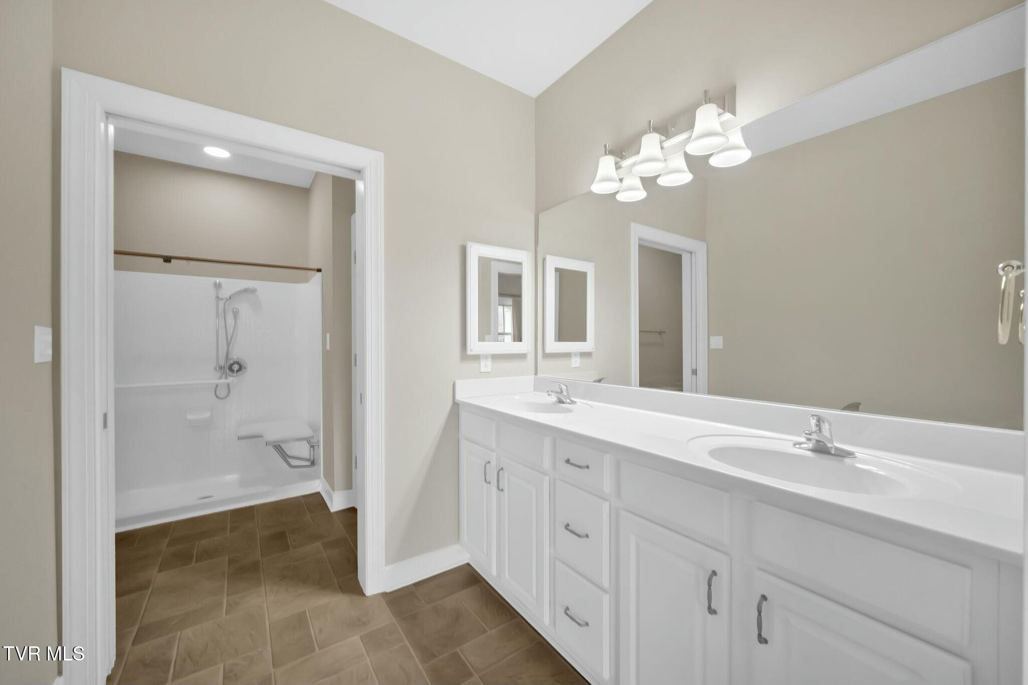 211 University Parkway, 9