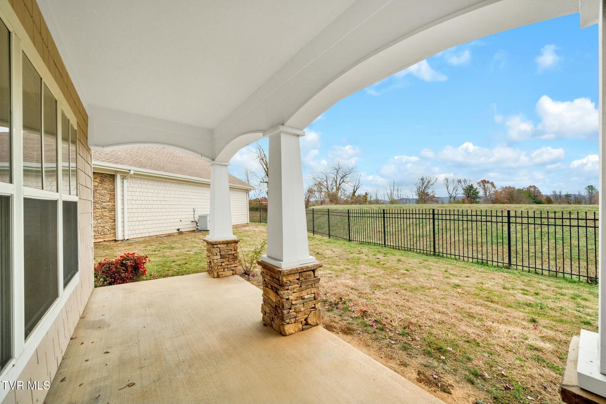 211 University Parkway, 9