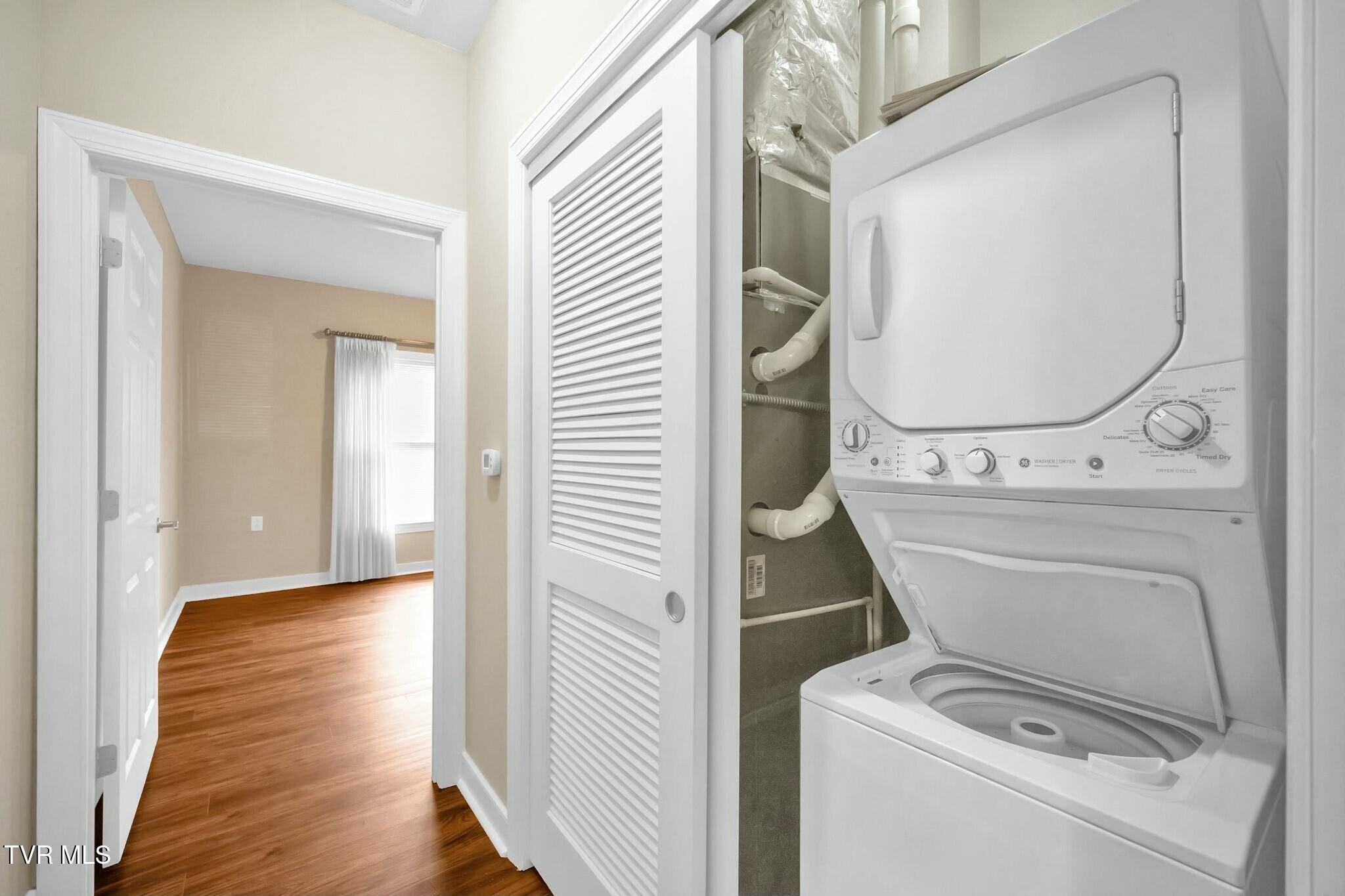 211 University Parkway, 9