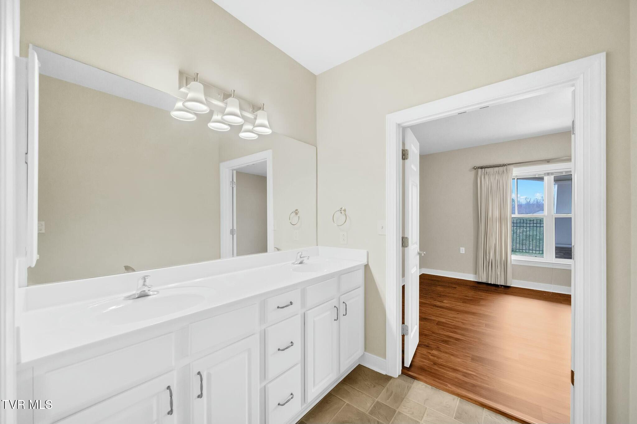 211 University Parkway, 9