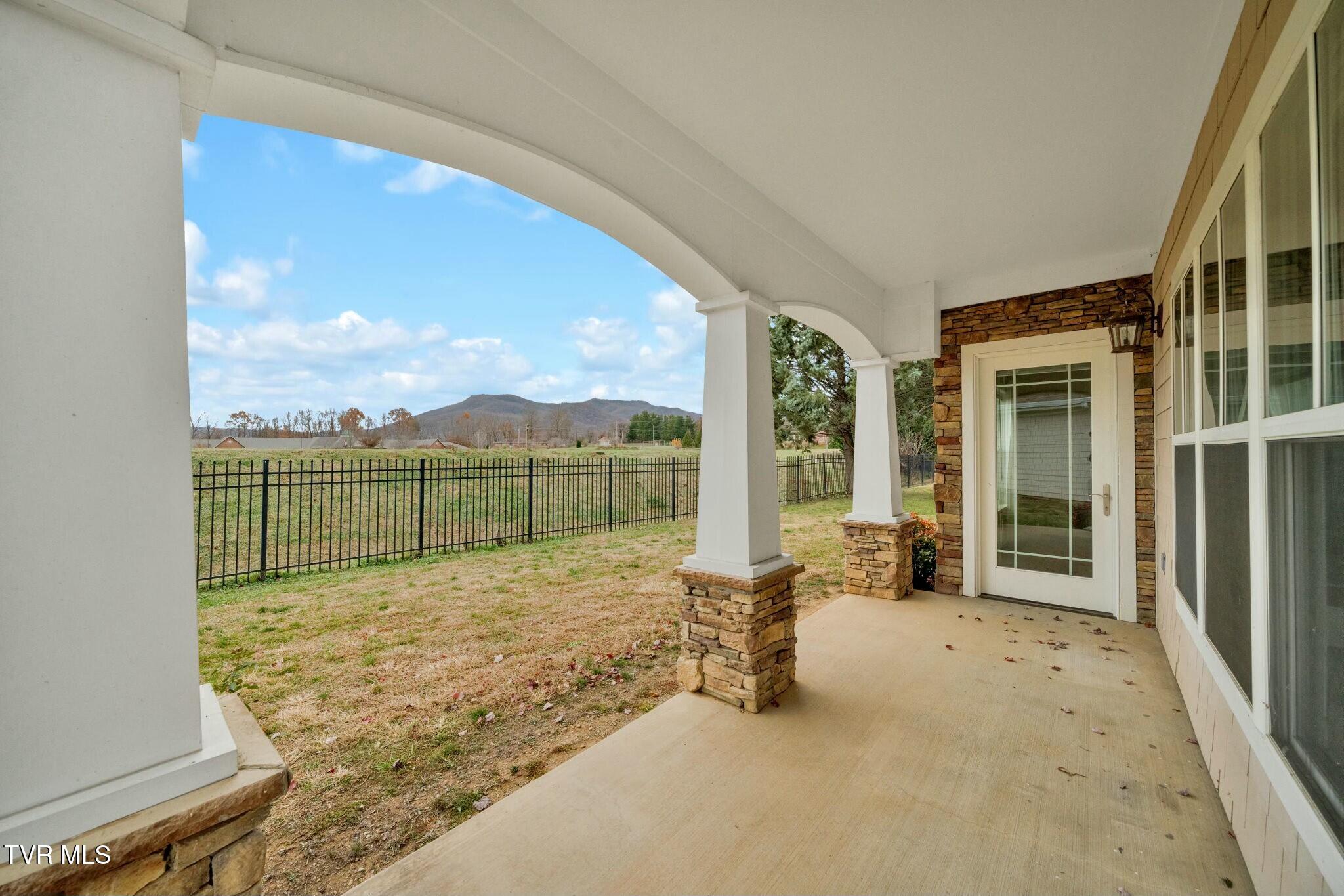 211 University Parkway, 9