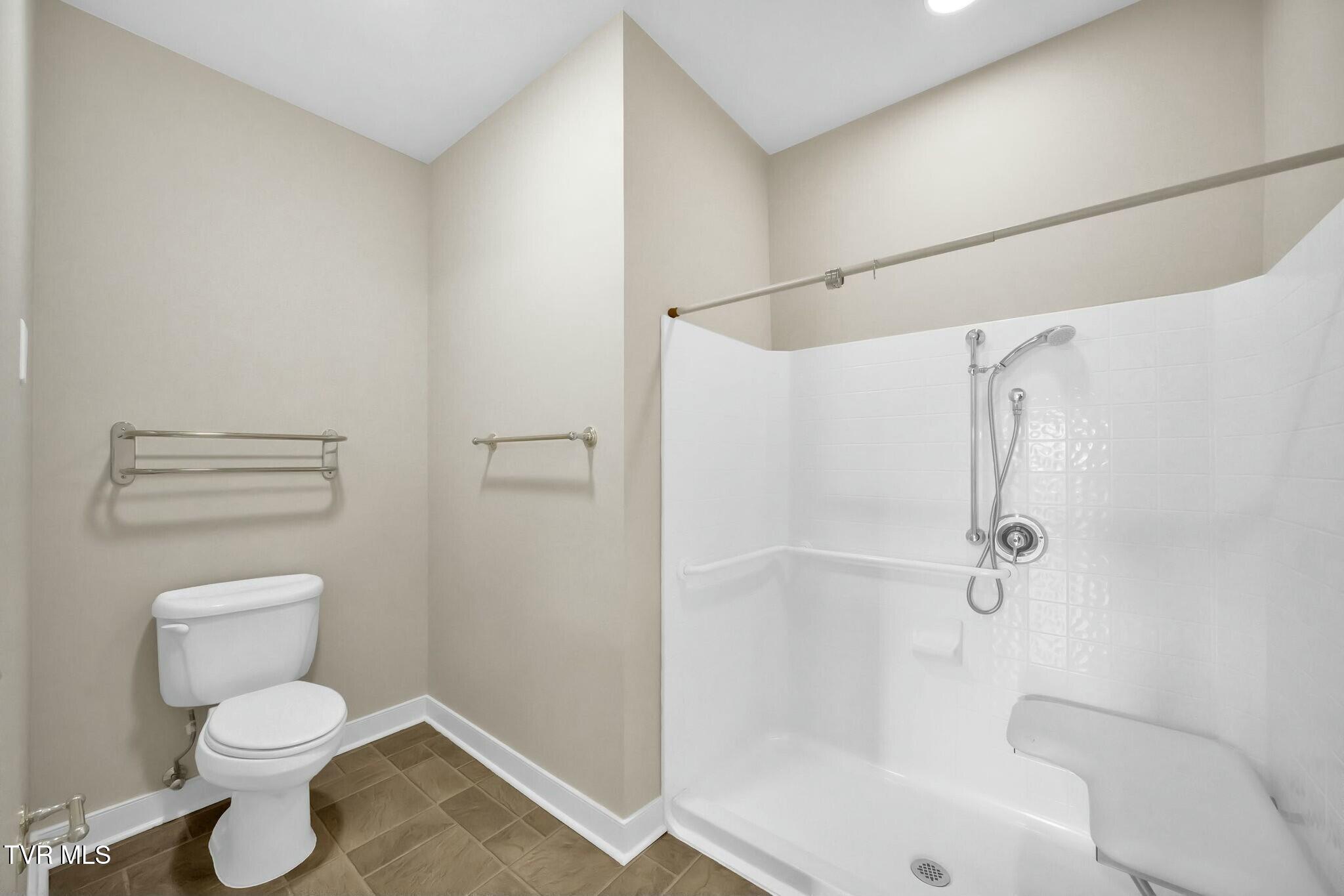 211 University Parkway, 9