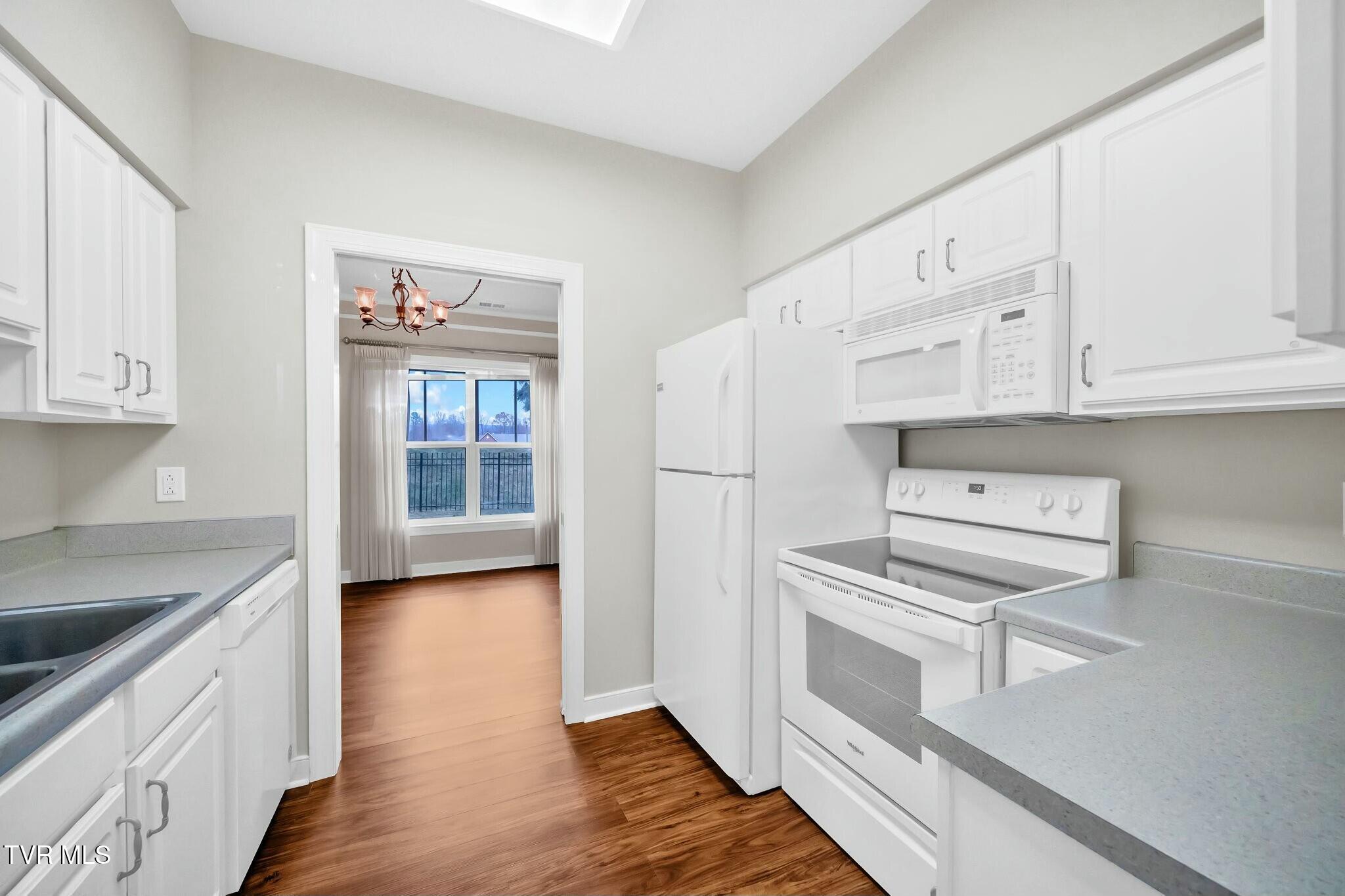 211 University Parkway, 9