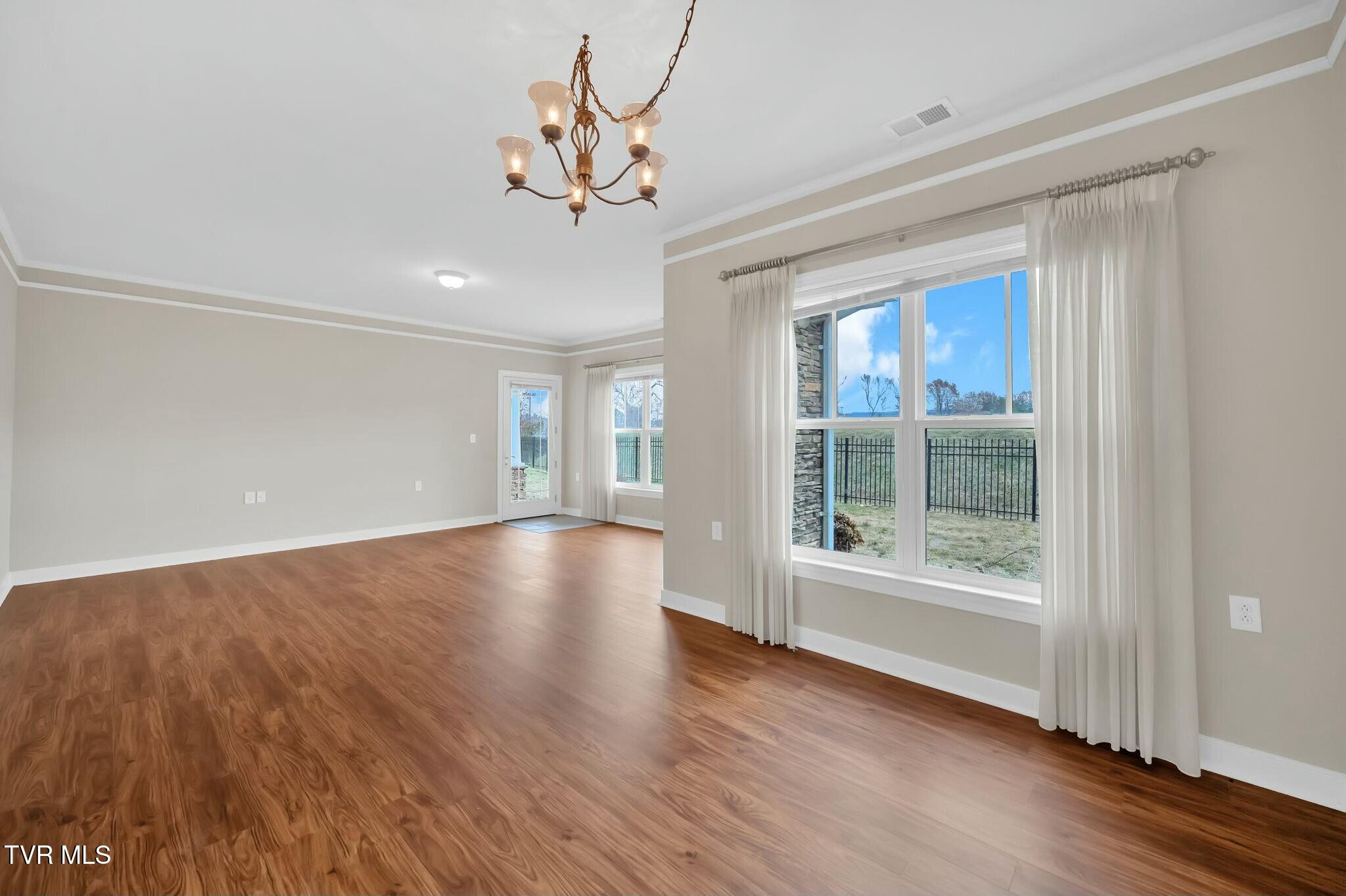 211 University Parkway, 9