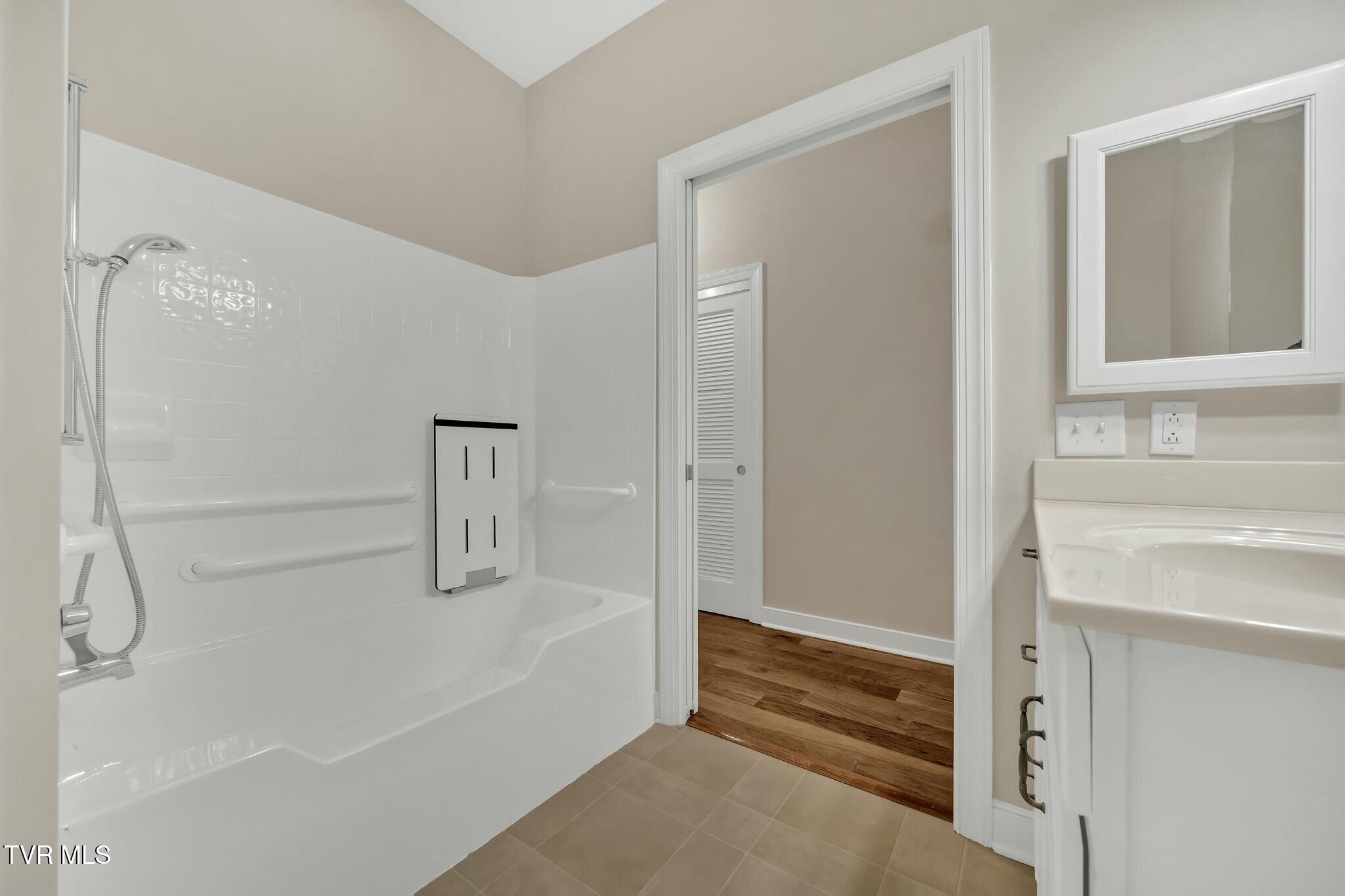 211 University Parkway, 3