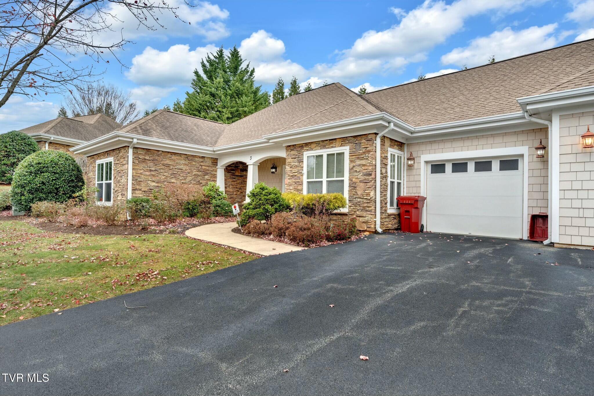 211 University Parkway, 3