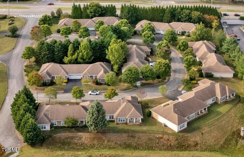 211 University Parkway, 3