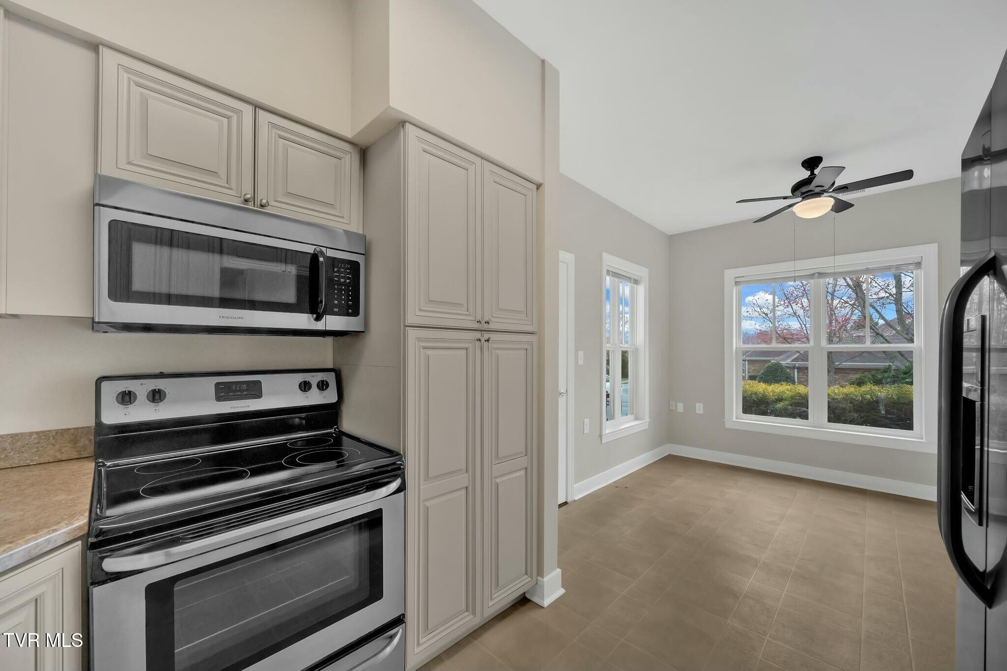 211 University Parkway, 3