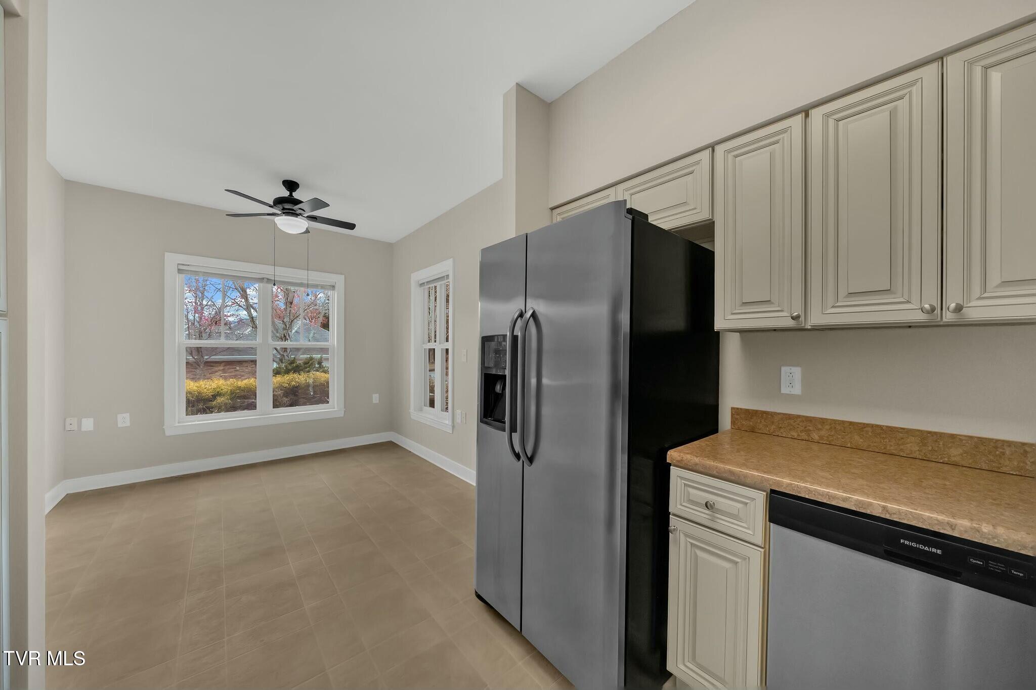 211 University Parkway, 3