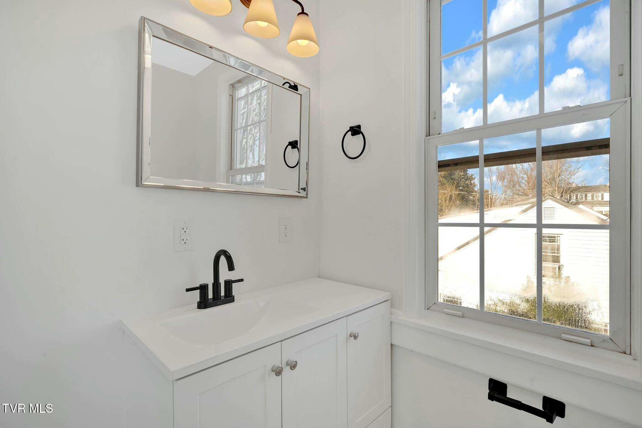 113 East 10th Avenue