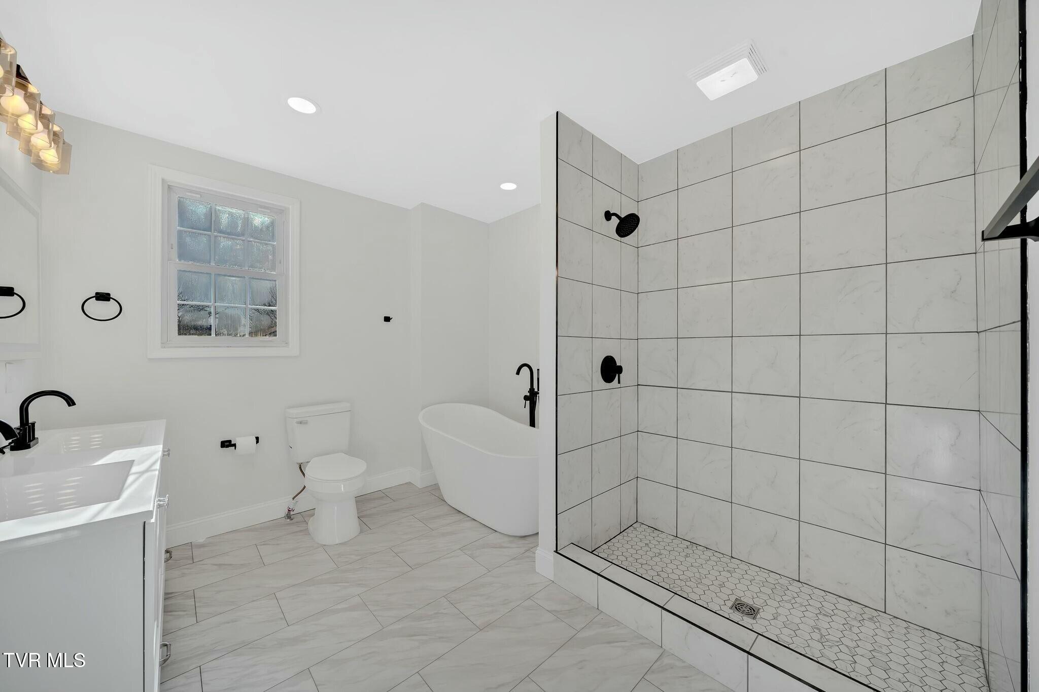 113 East 10th Avenue