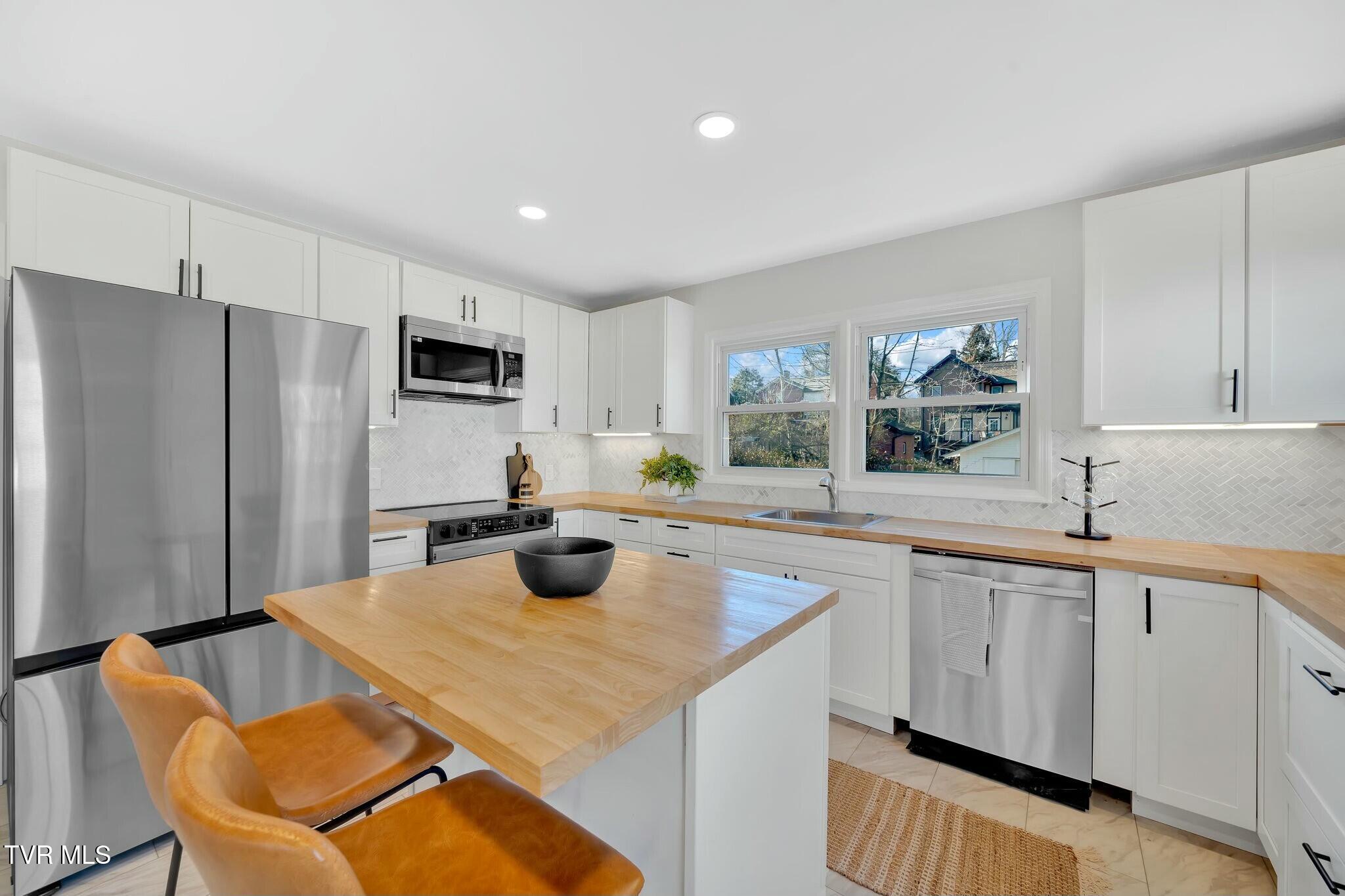 113 East 10th Avenue