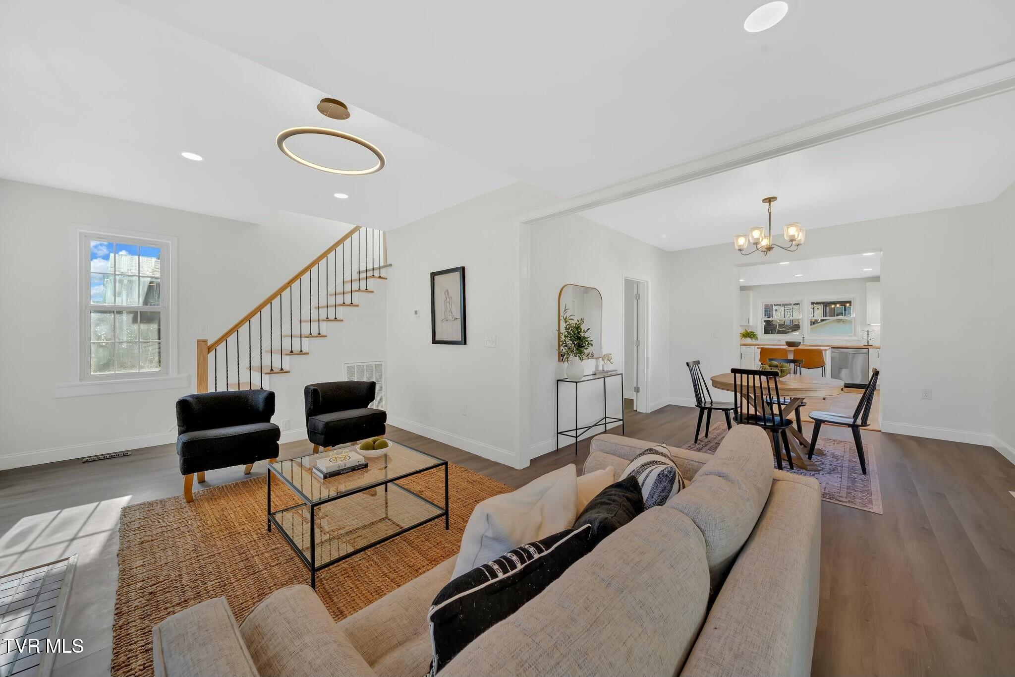 113 East 10th Avenue