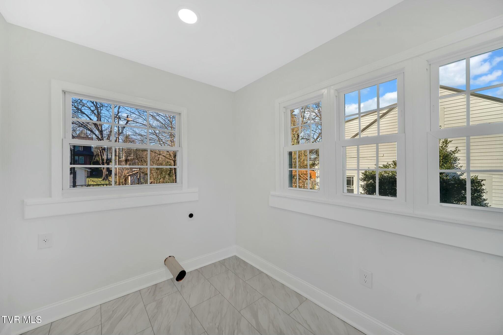 113 East 10th Avenue