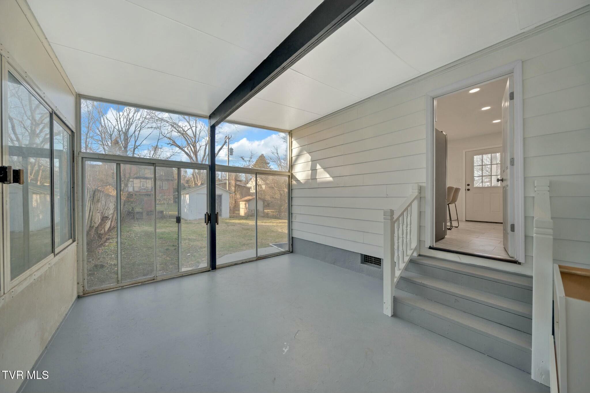 113 East 10th Avenue