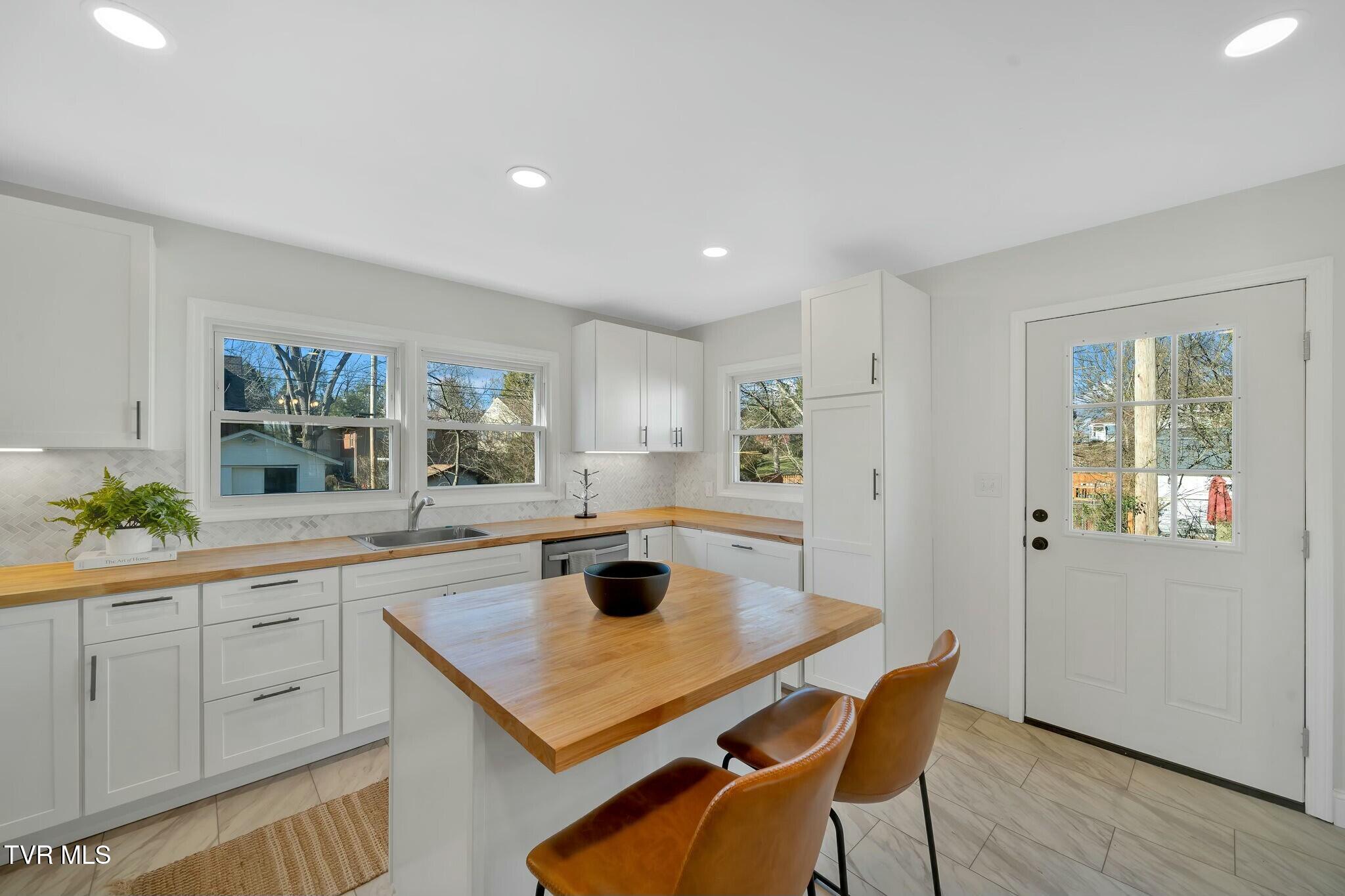 113 East 10th Avenue