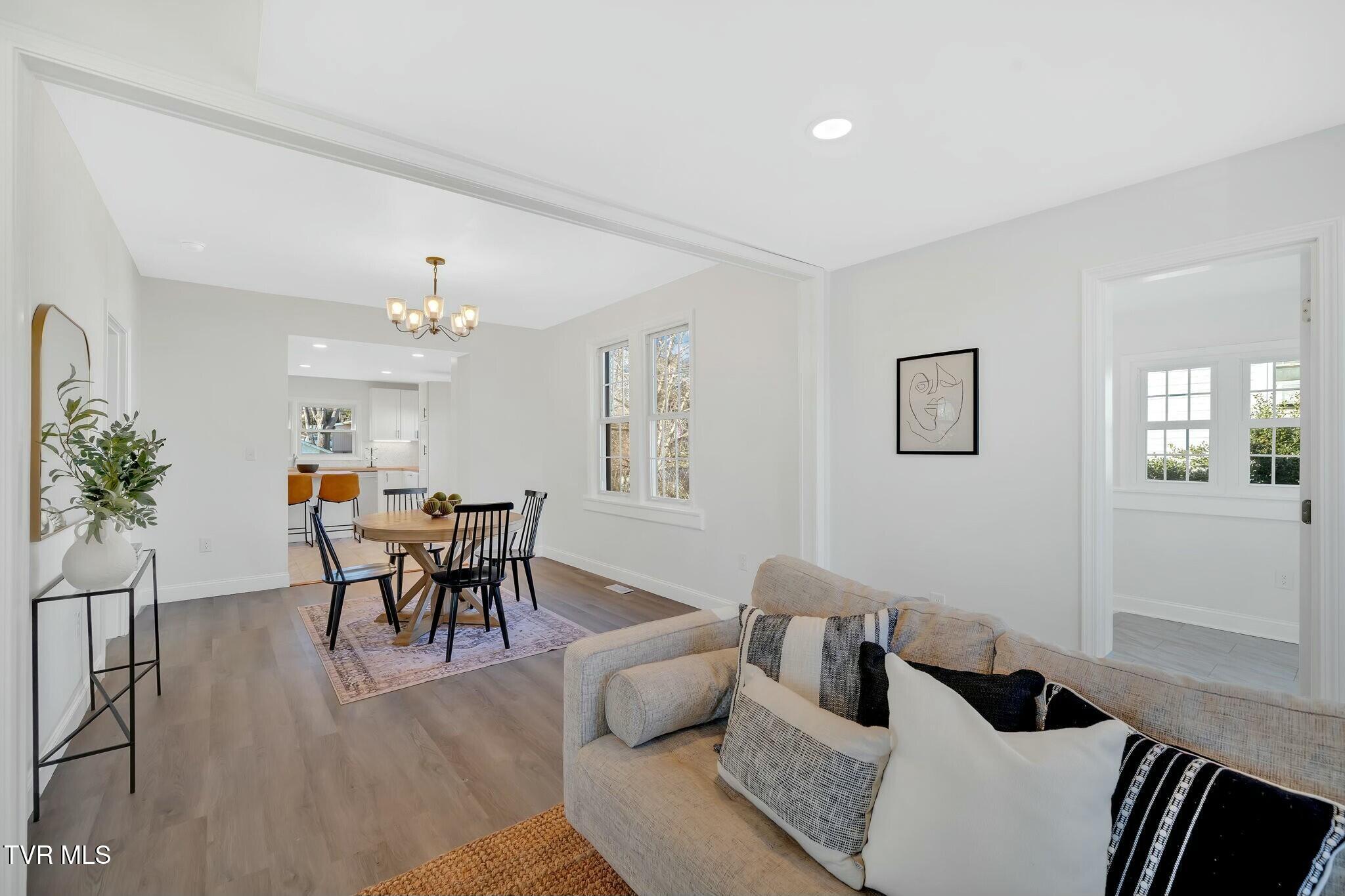 113 East 10th Avenue