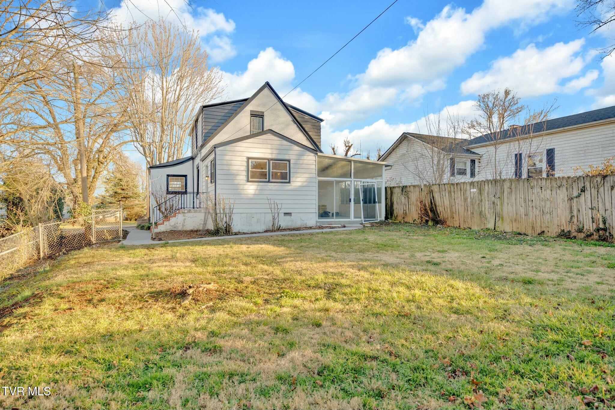 113 East 10th Avenue