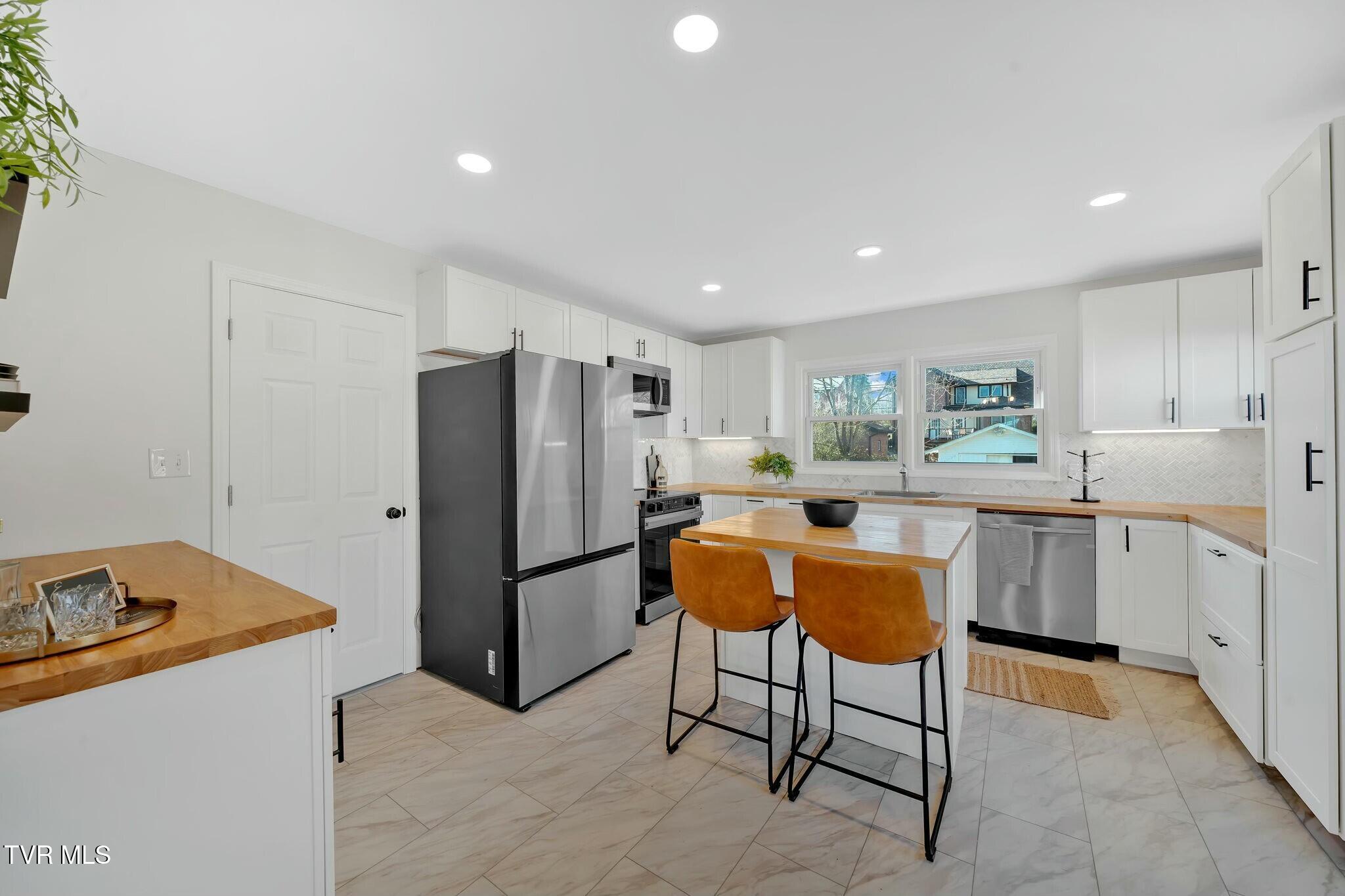 113 East 10th Avenue