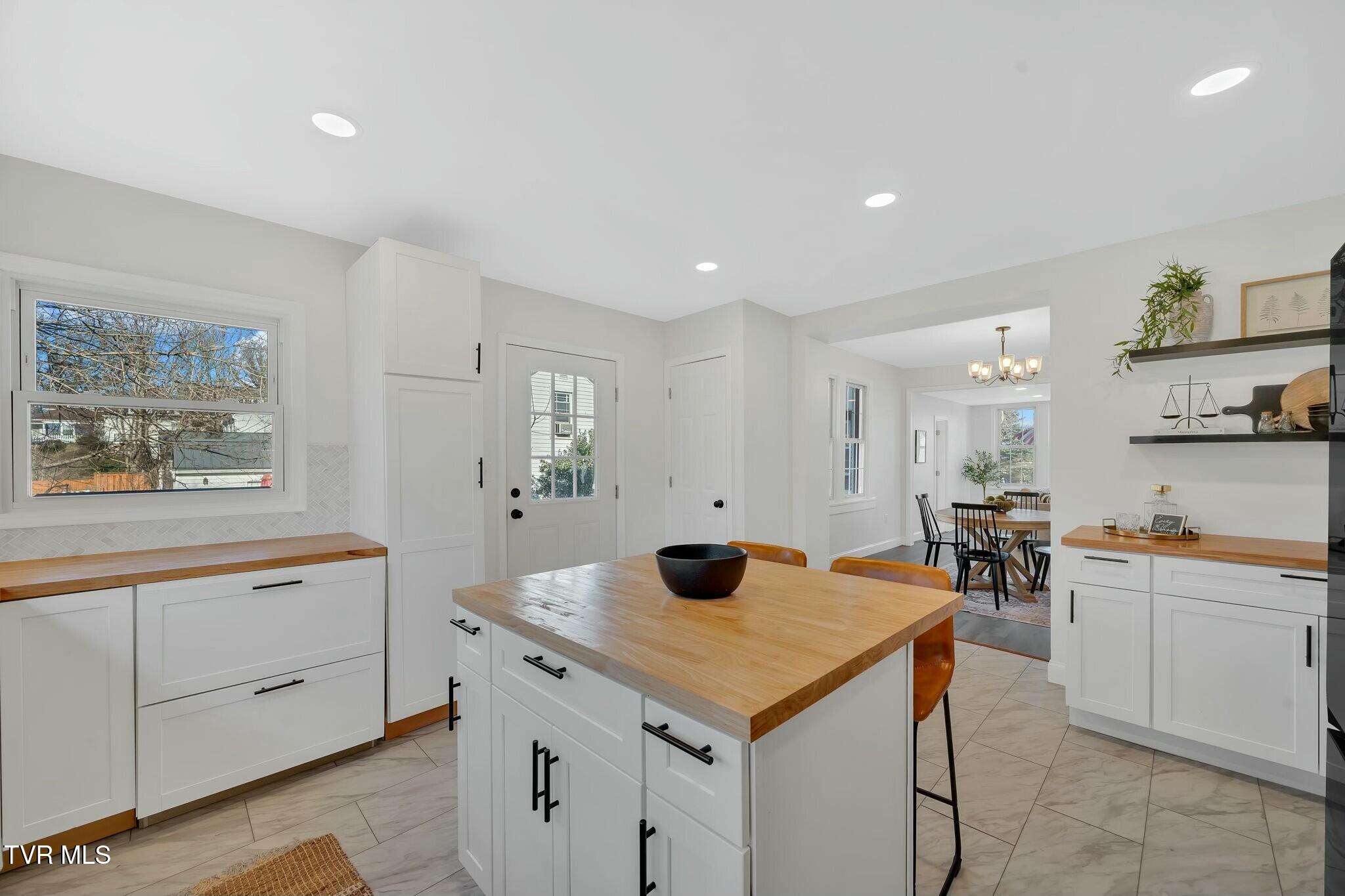 113 East 10th Avenue