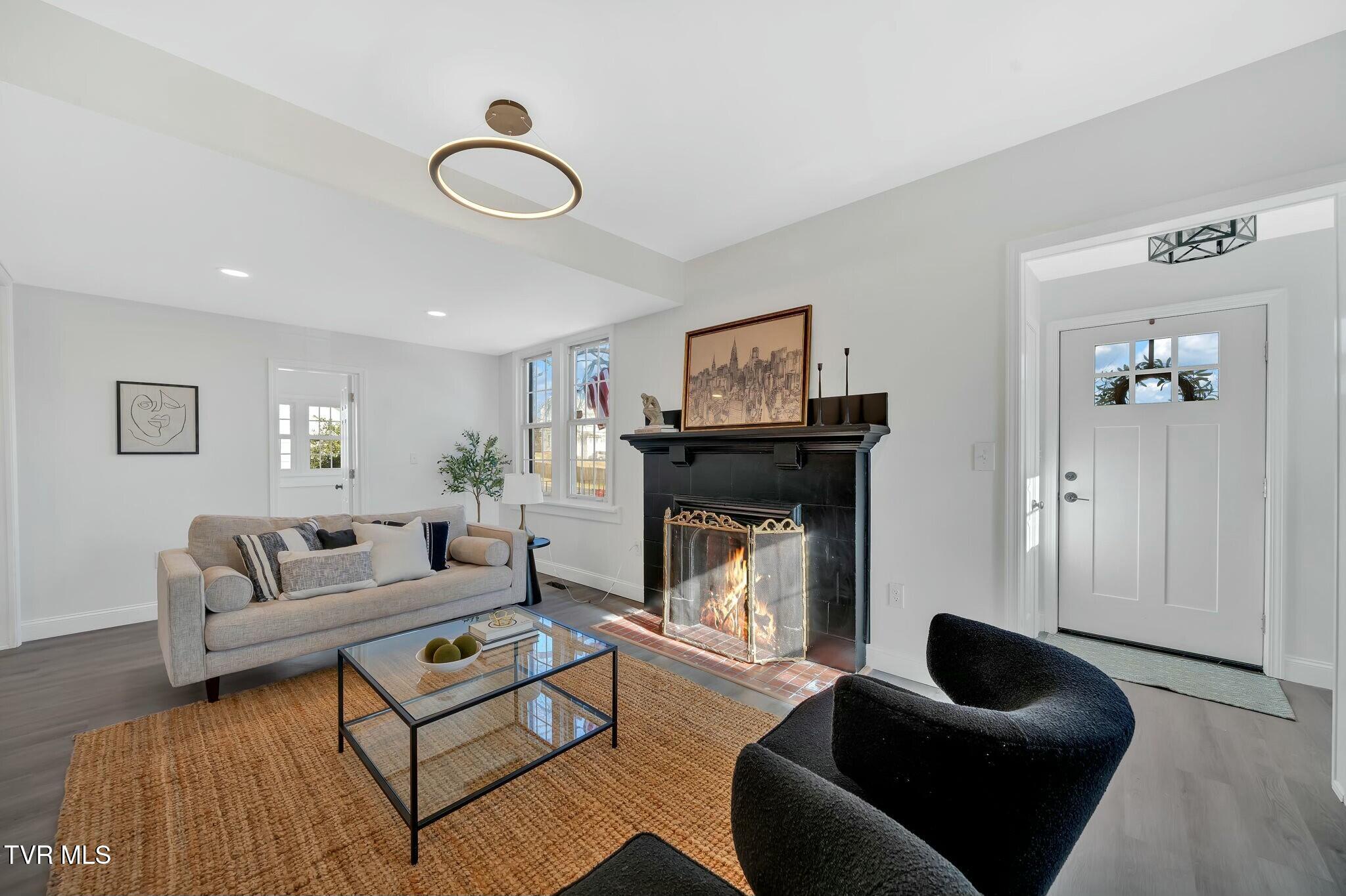 113 East 10th Avenue