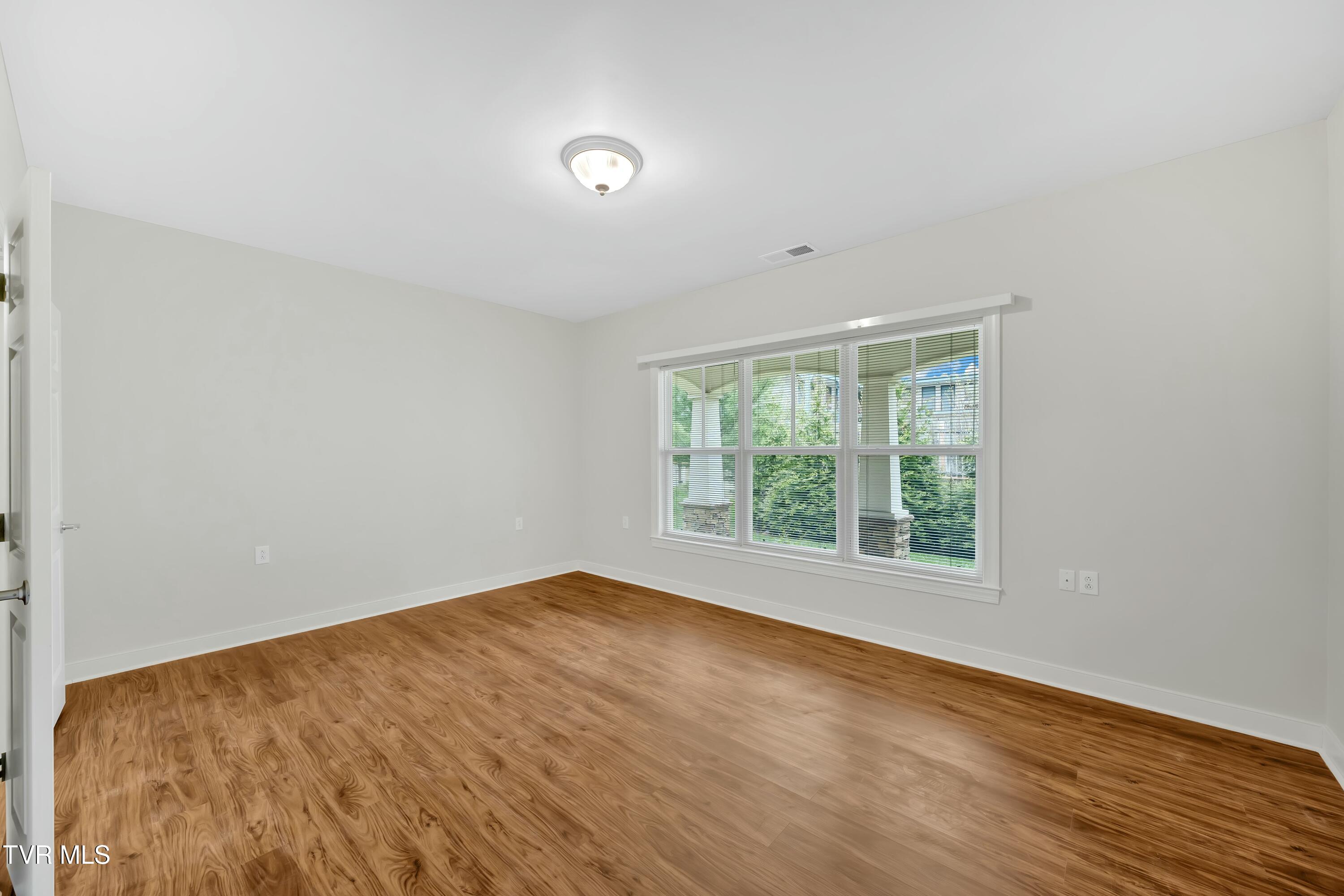 211 University Parkway, 5