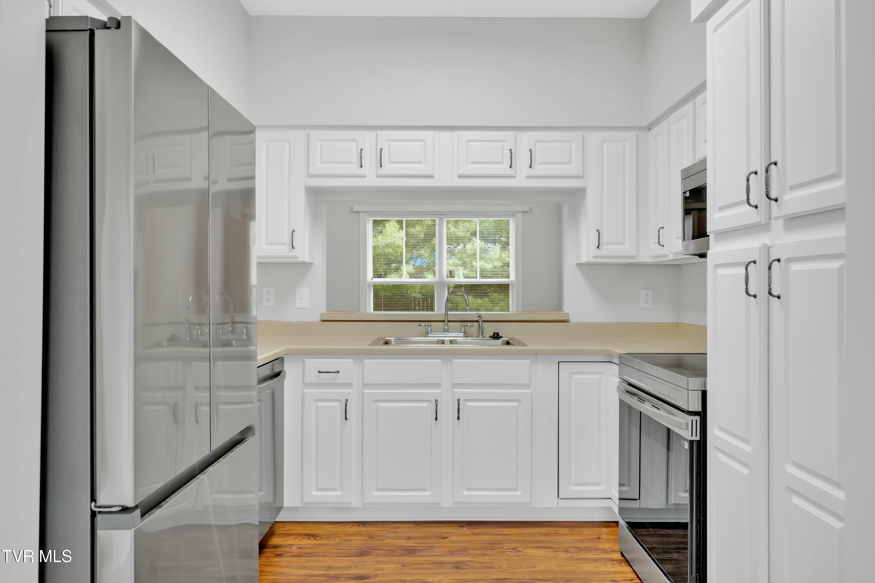 211 University Parkway, 5