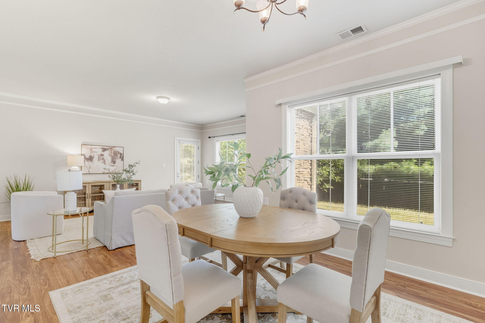 211 University Parkway, 5