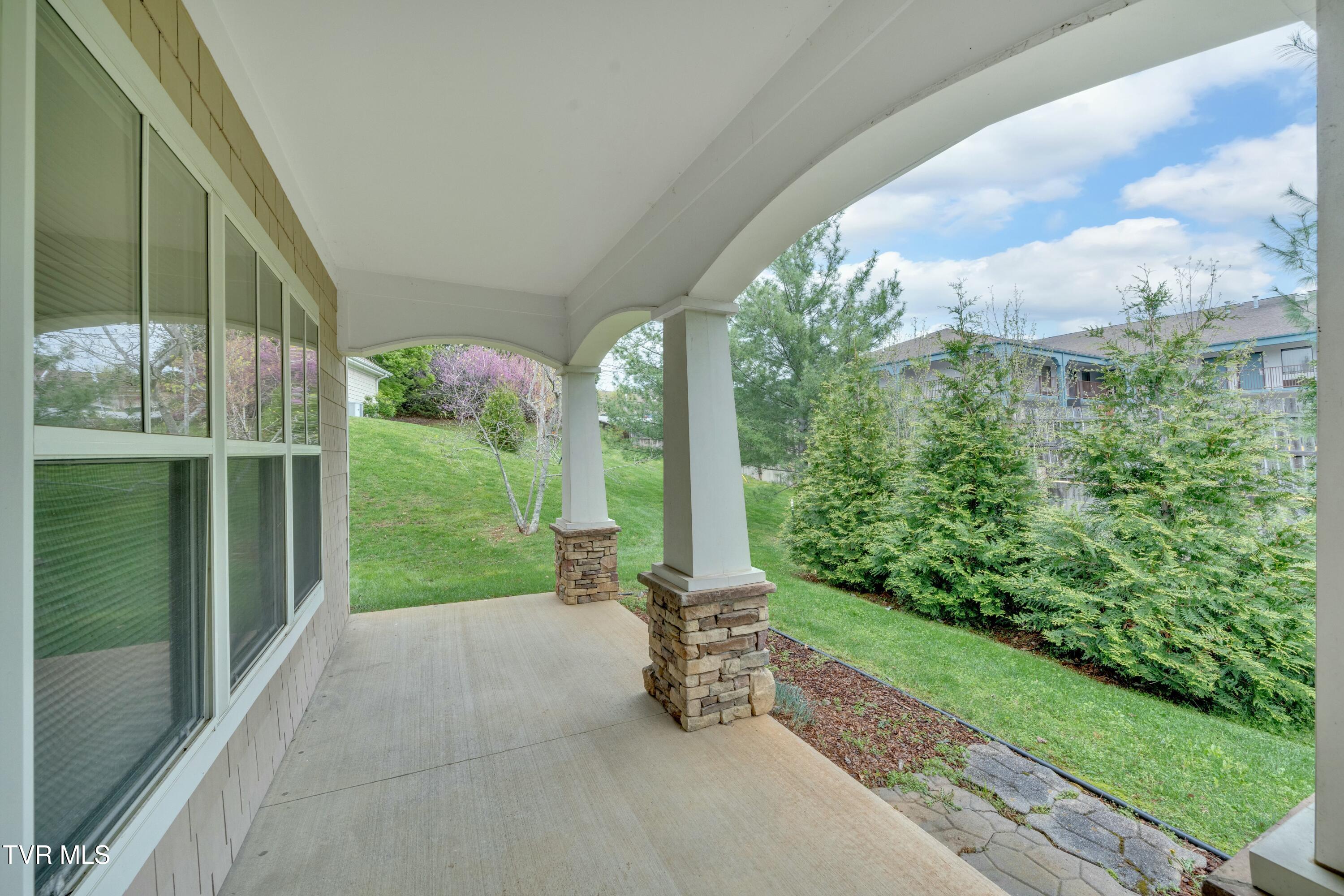 211 University Parkway, 5