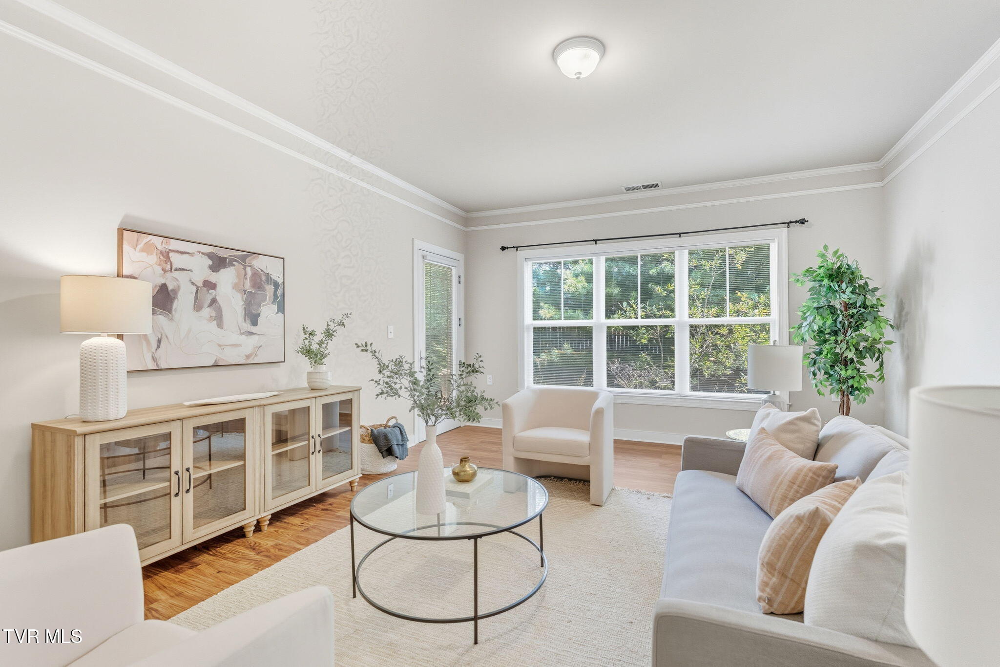 211 University Parkway, 5