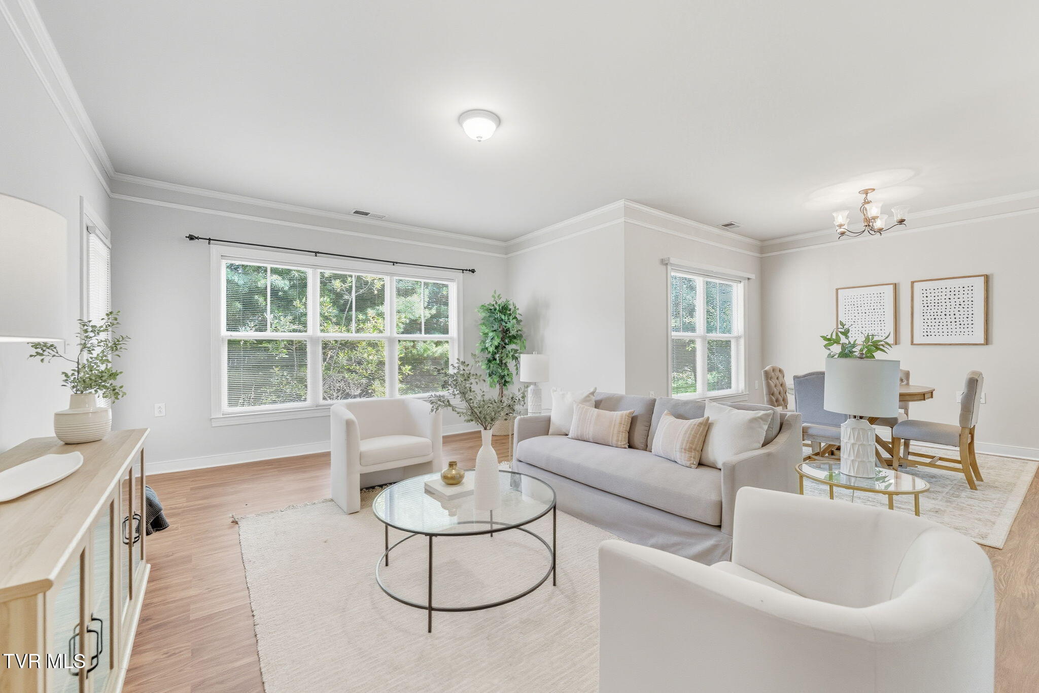 211 University Parkway, 5