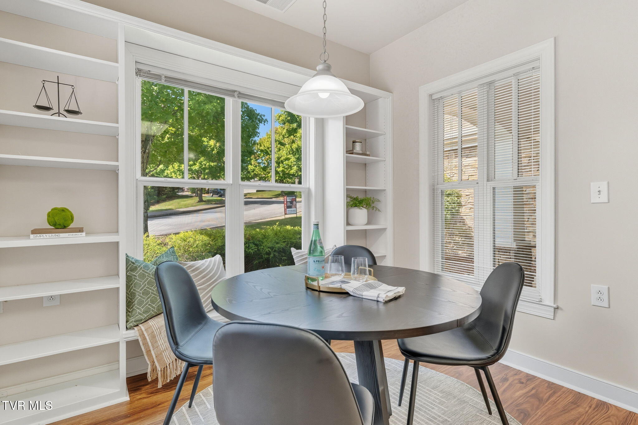 211 University Parkway, 5