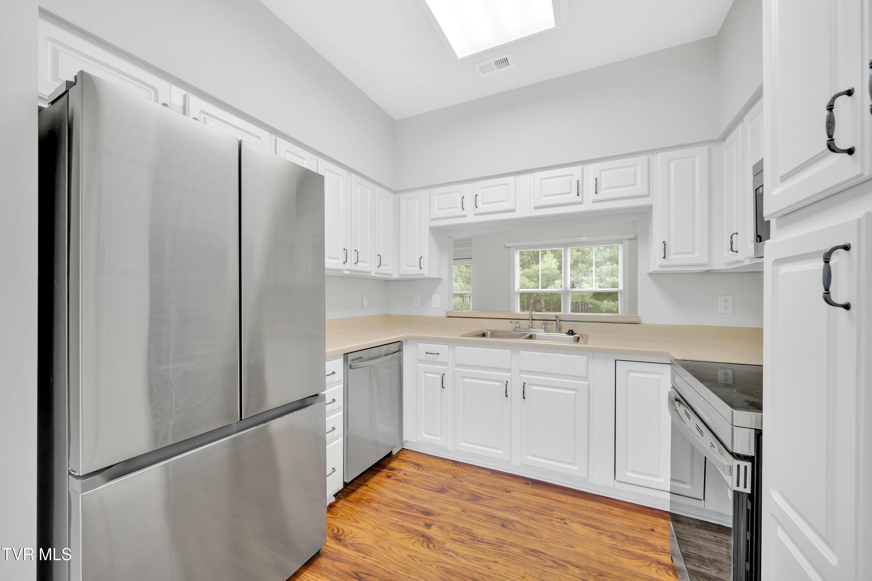 211 University Parkway, 5