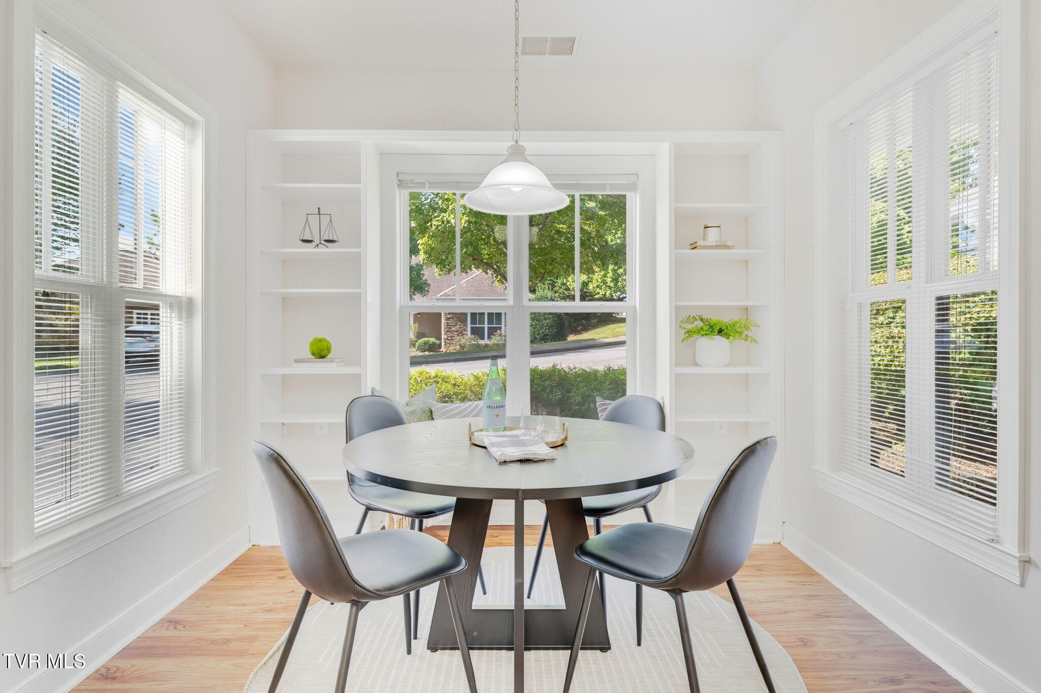 211 University Parkway, 5