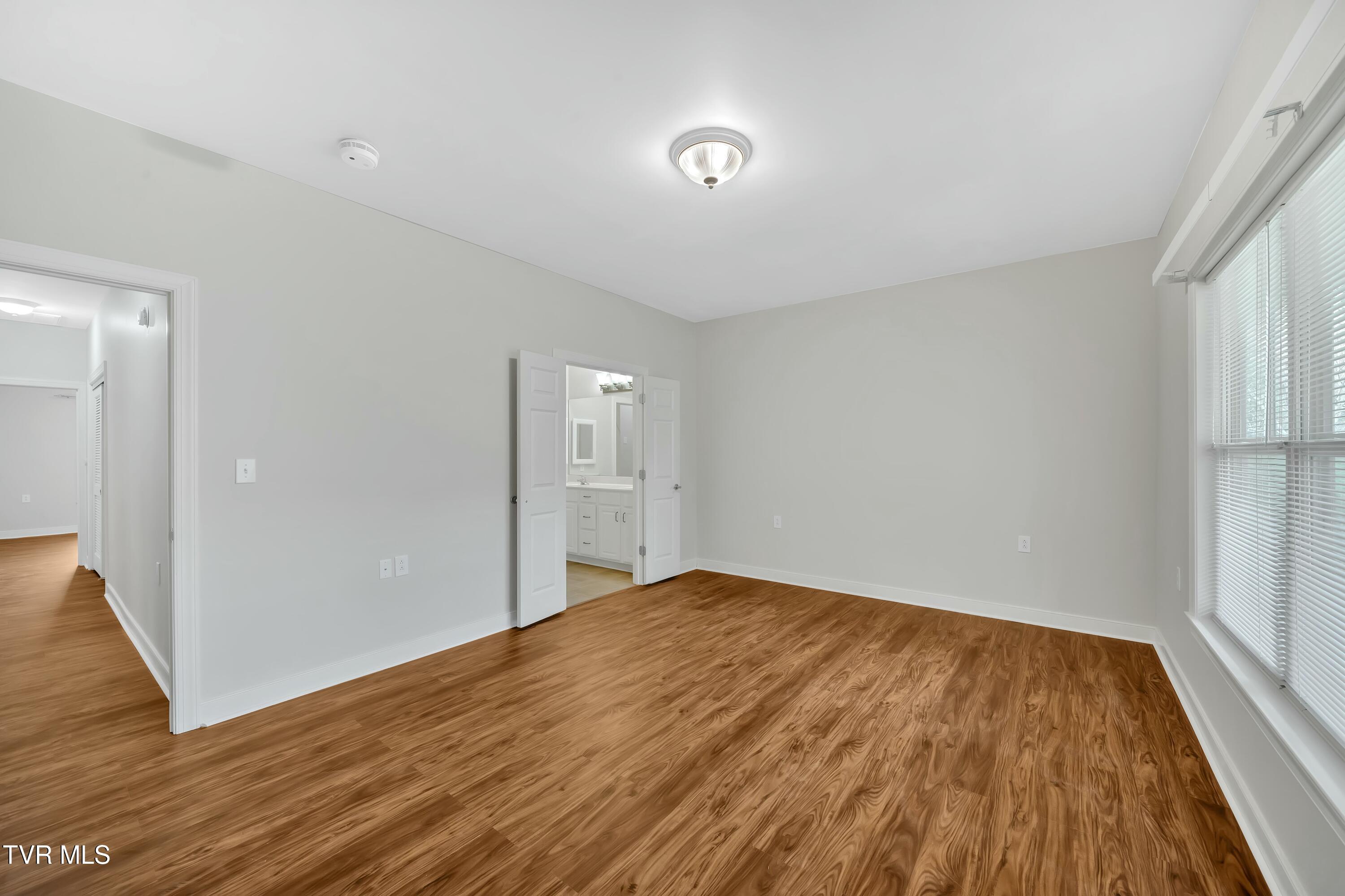 211 University Parkway, 5