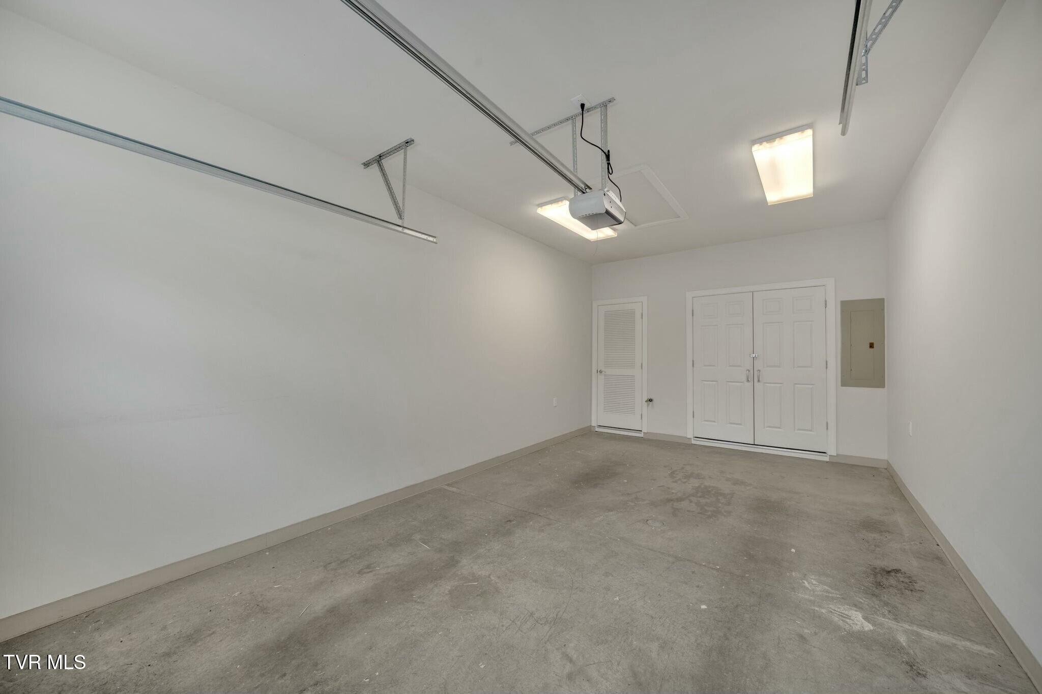 211 University Parkway, 16