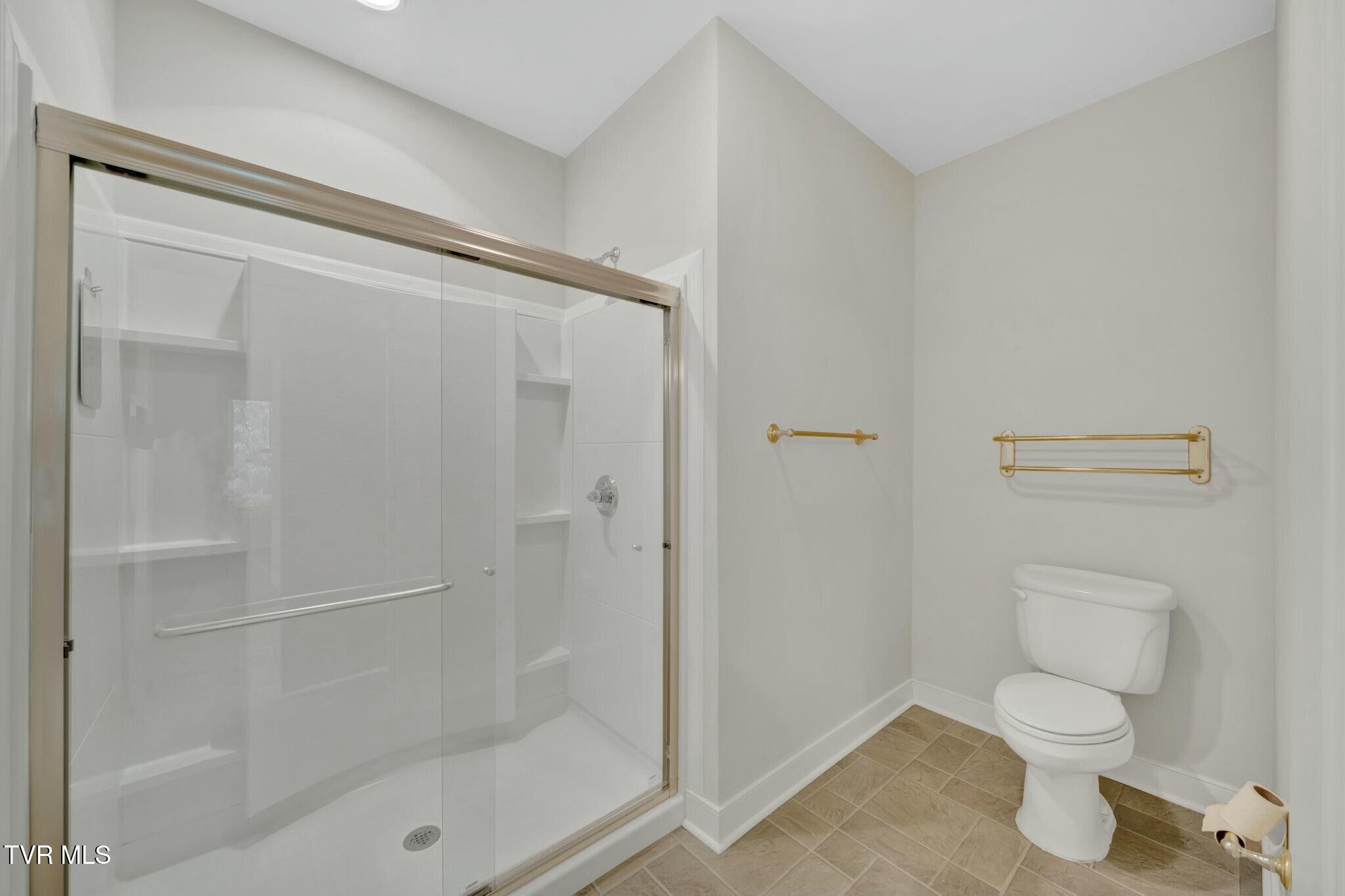 211 University Parkway, 16