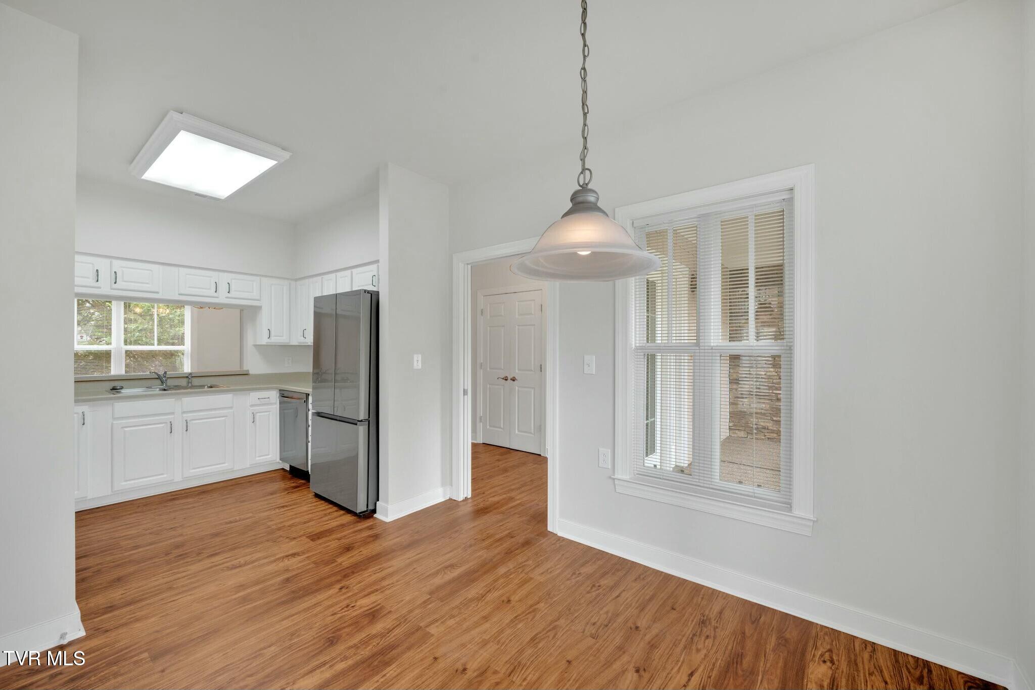 211 University Parkway, 16