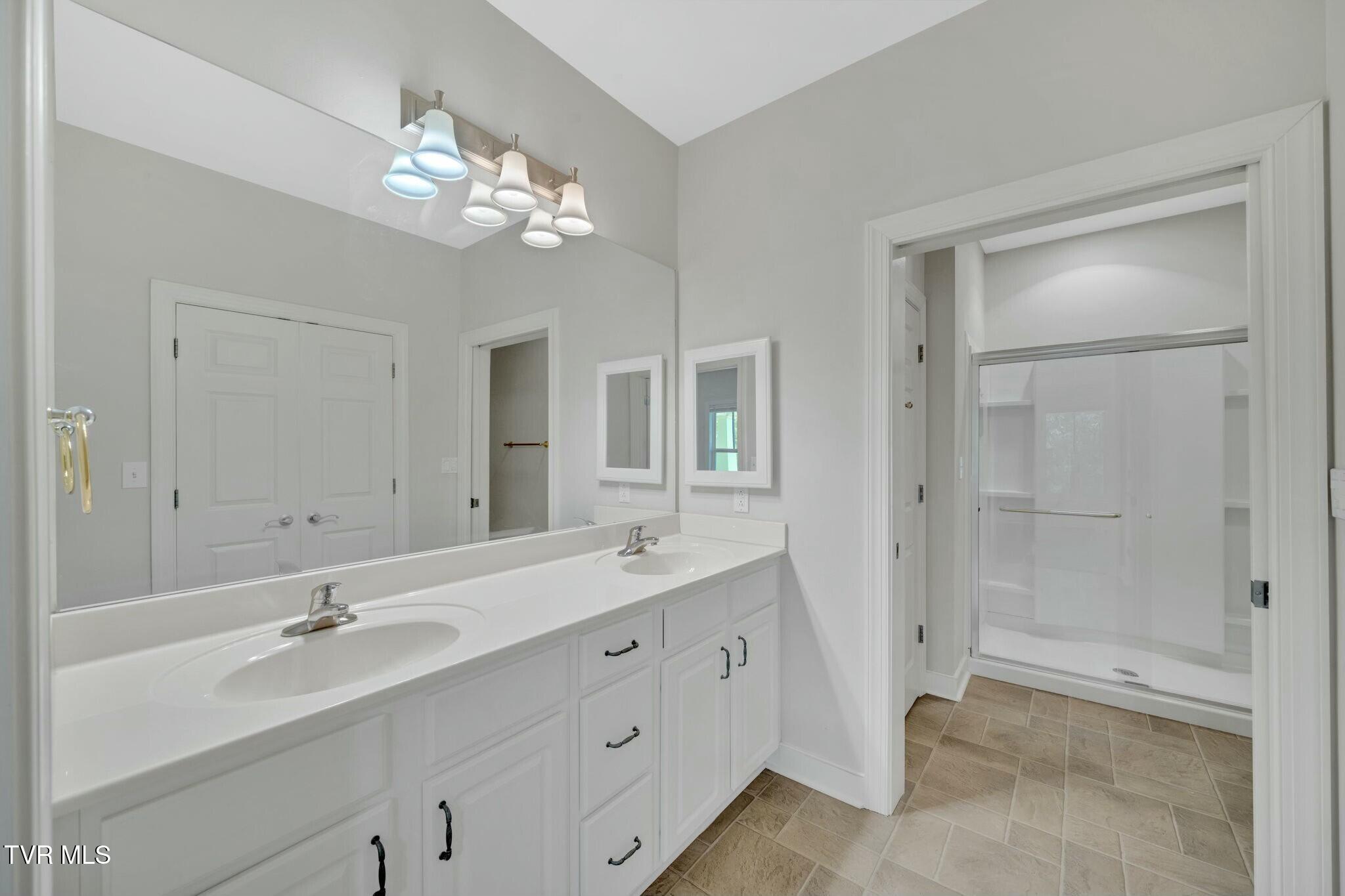 211 University Parkway, 16