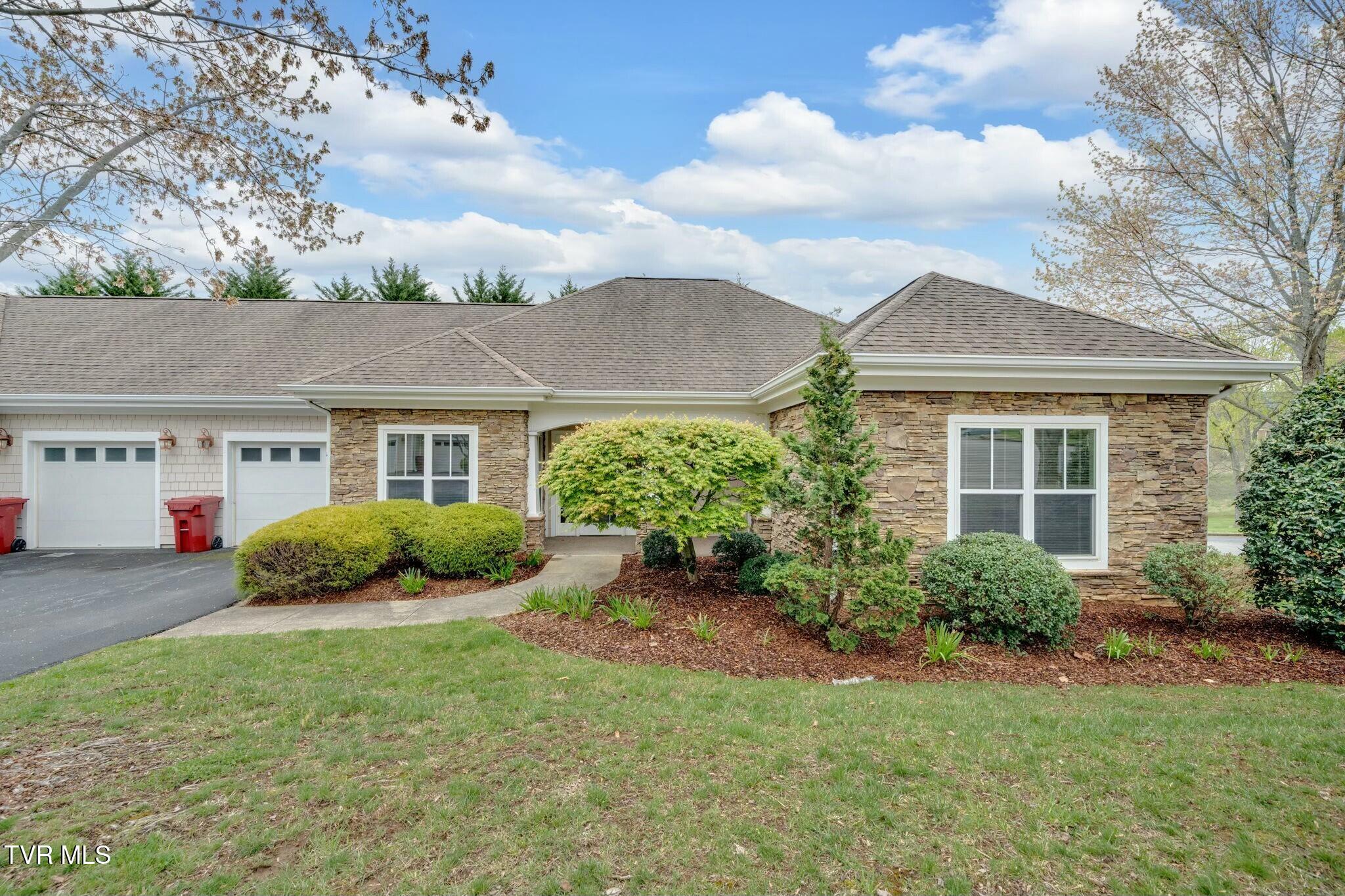 211 University Parkway, 16